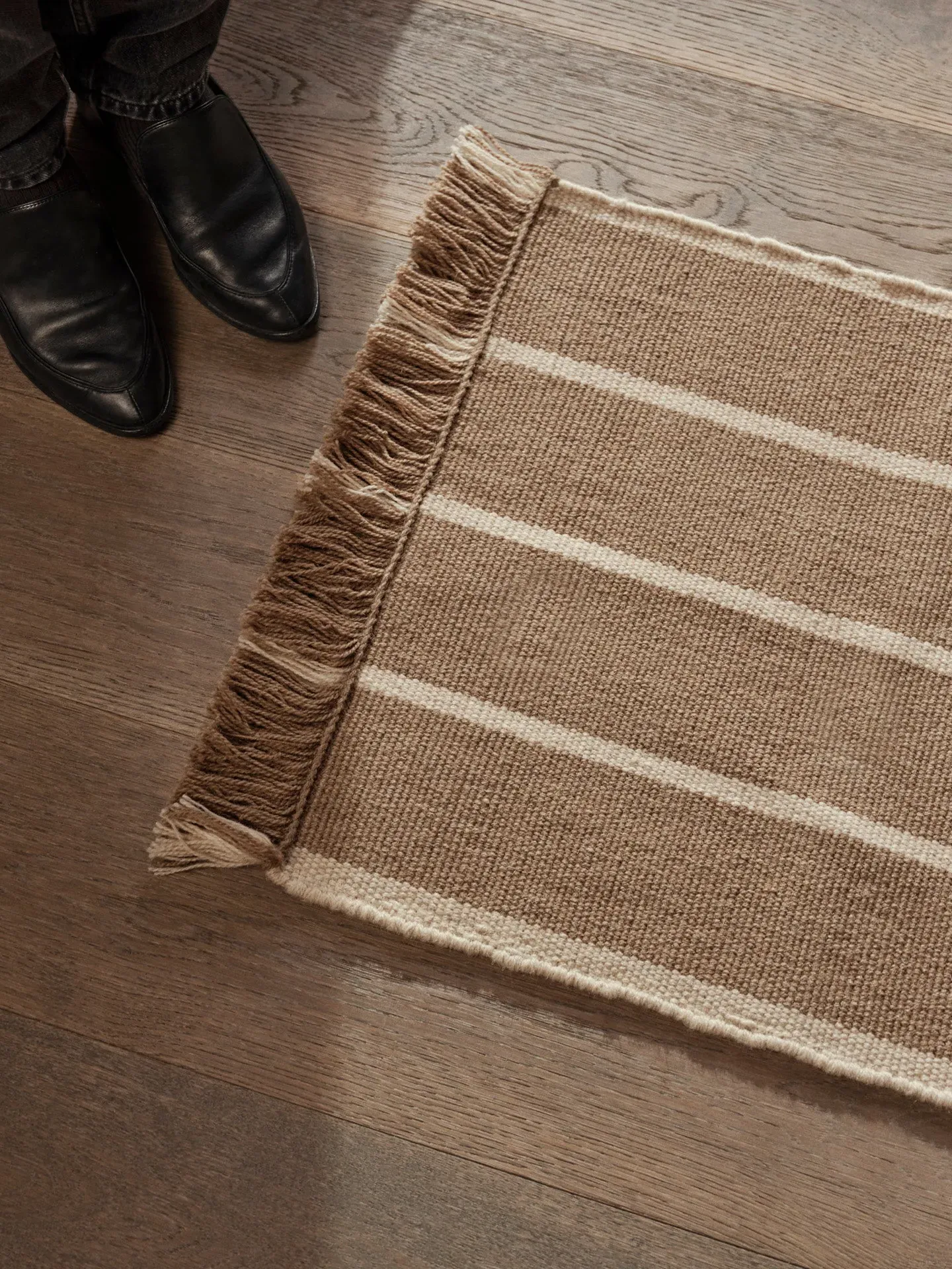 Calm Kelim Mat - Dark Sand/Off-White