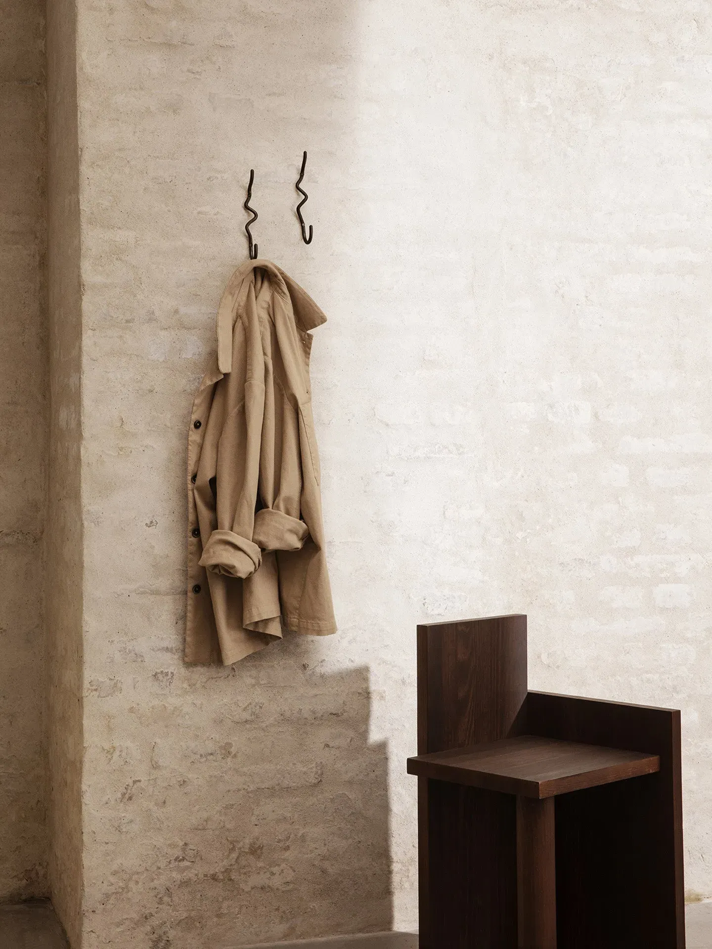 Curvature Hook - Black Brass