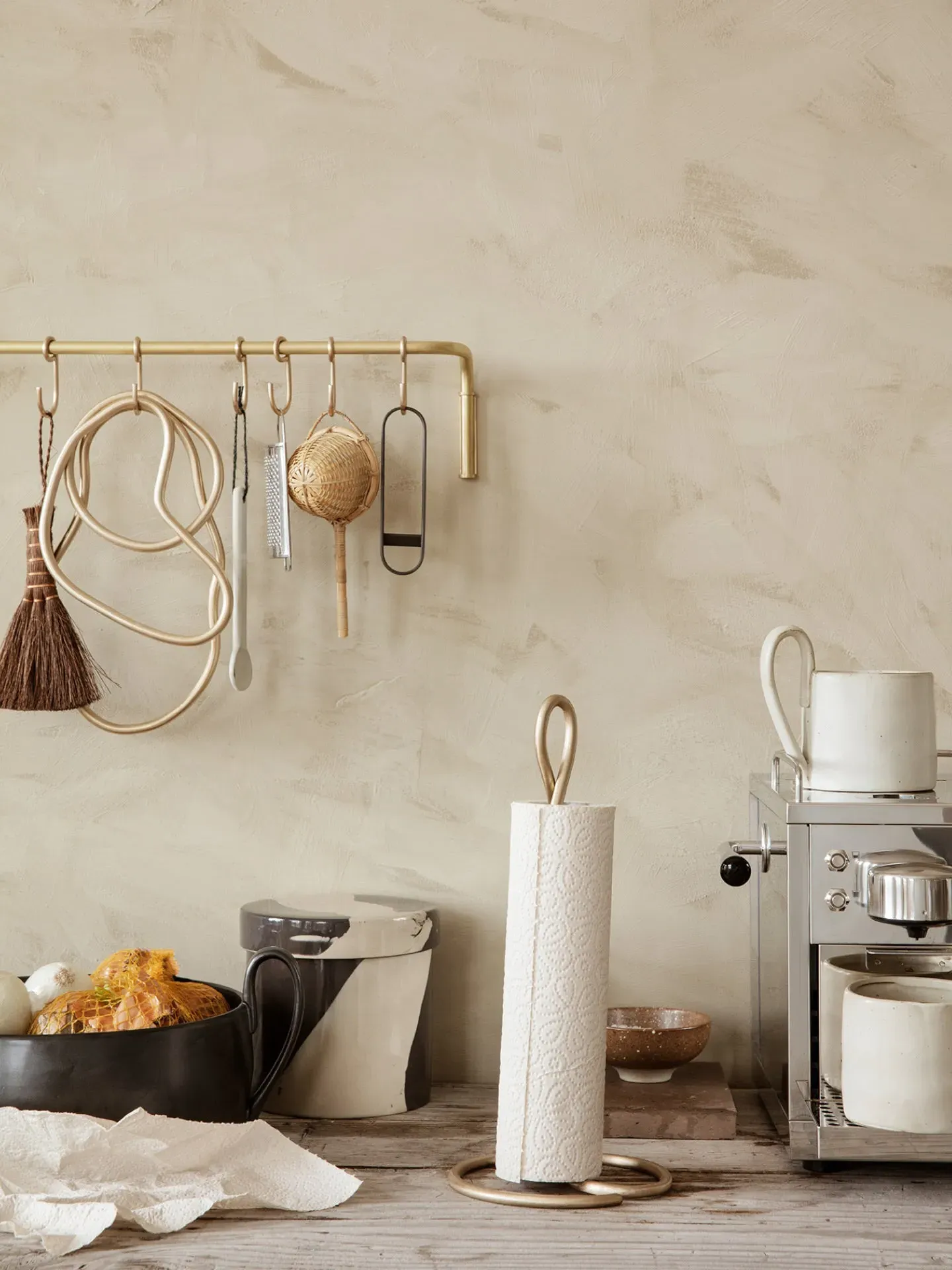 Curvature Paper Towel Holder - Brass