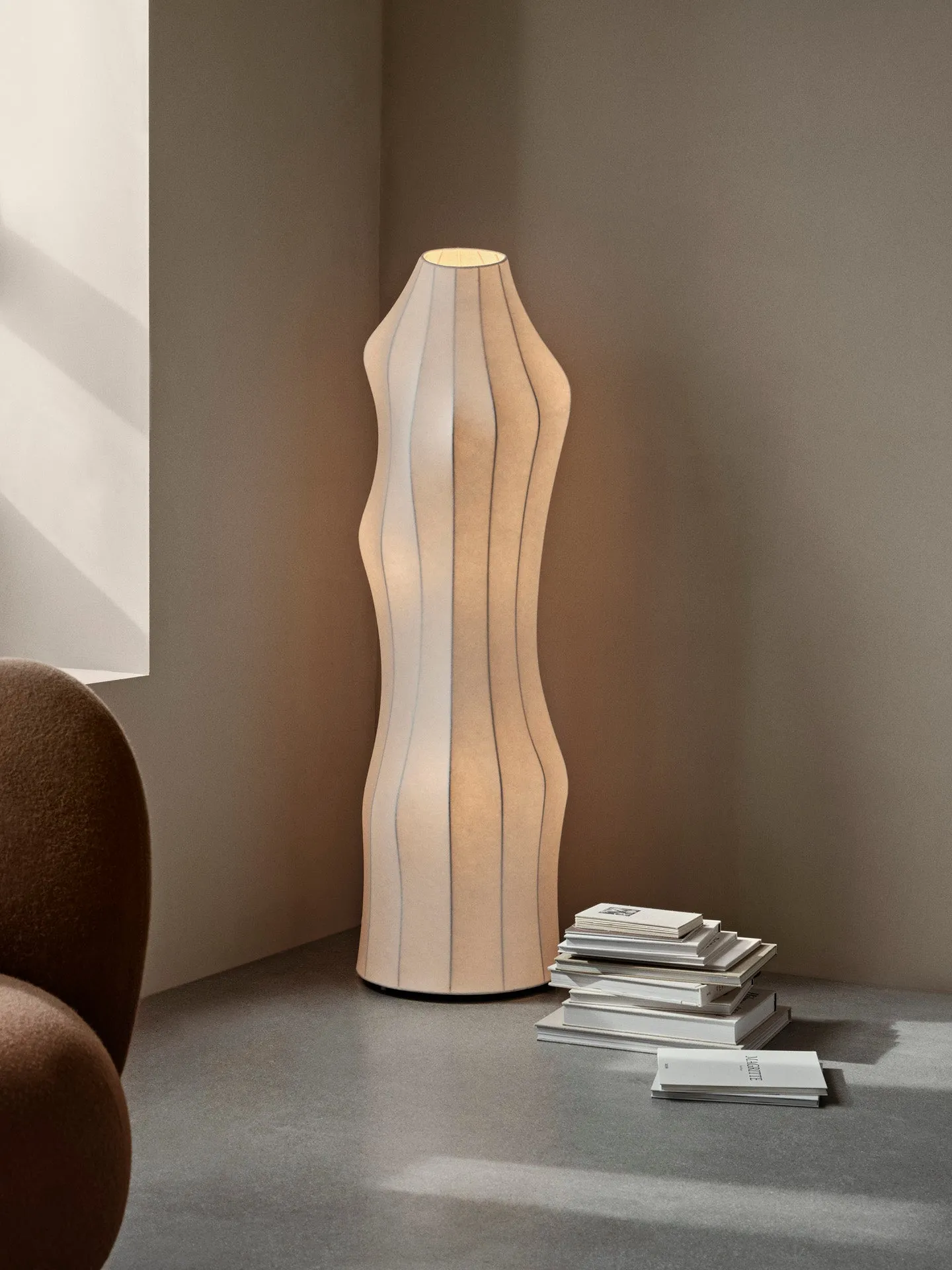 Dae Floor Lamp - White alternate view