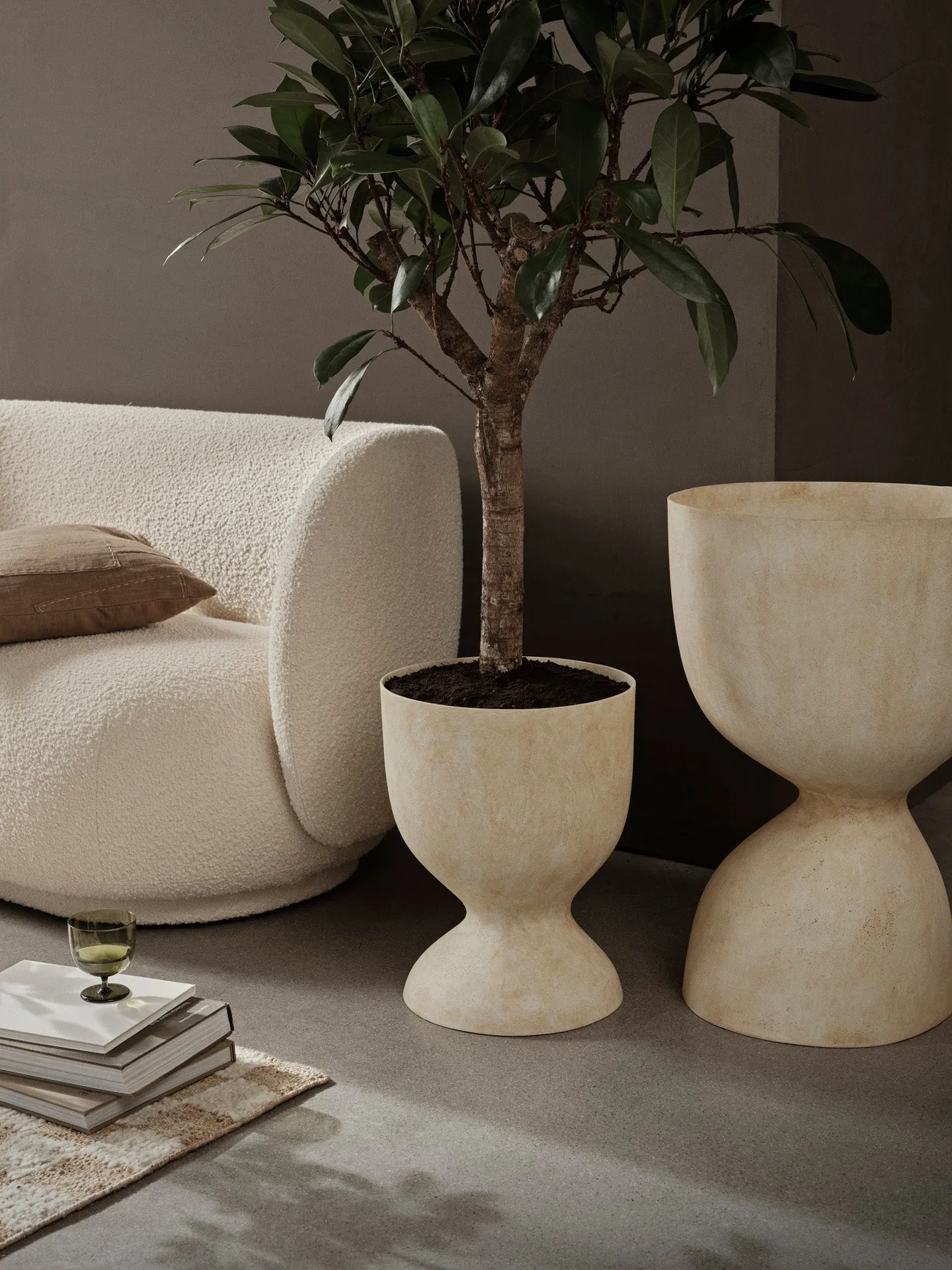 Evoke Medium Plant Pot - Warm Sand, Glass Fibre