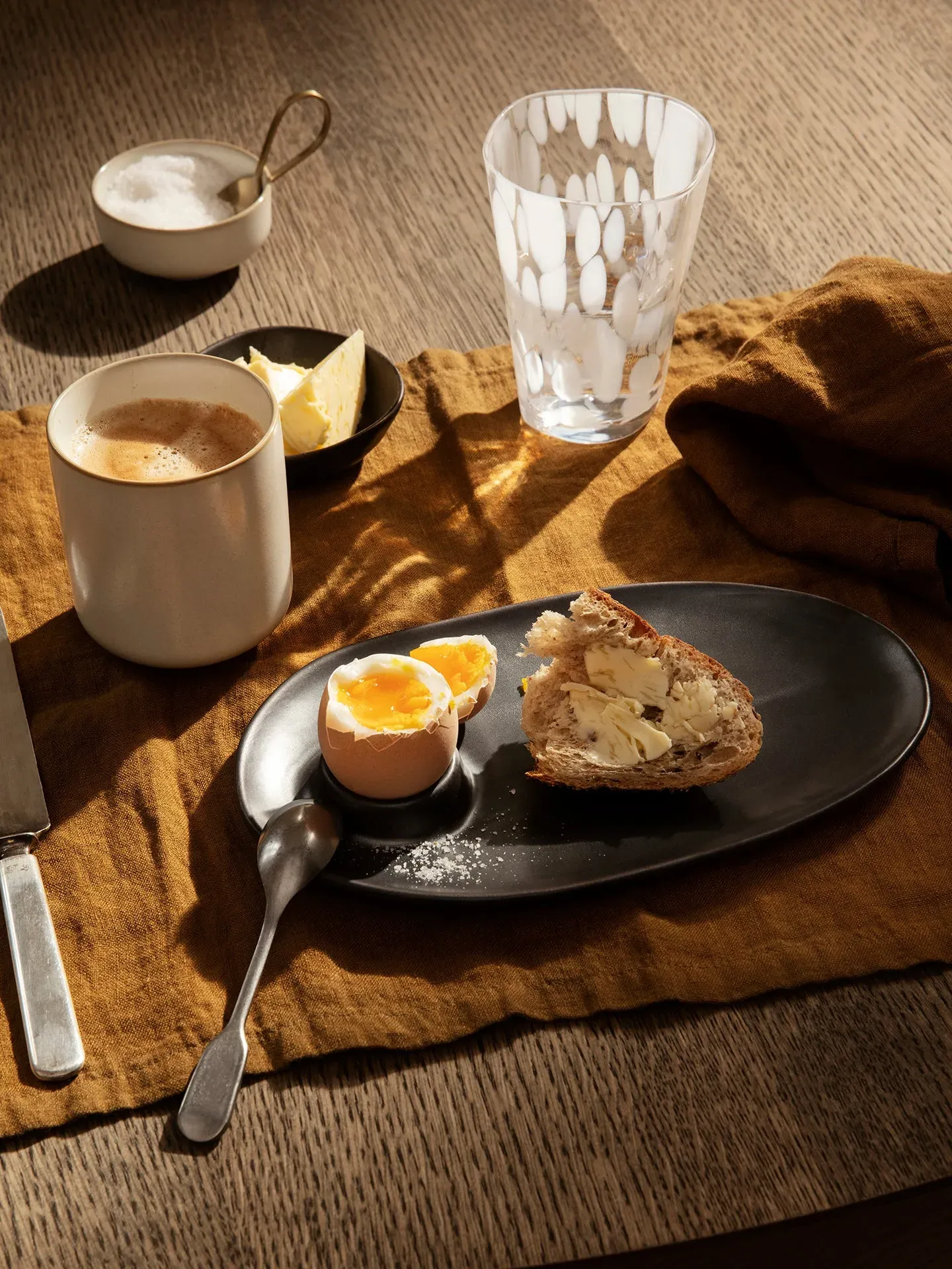 Flow Breakfast Plate with Egg Cup - Black