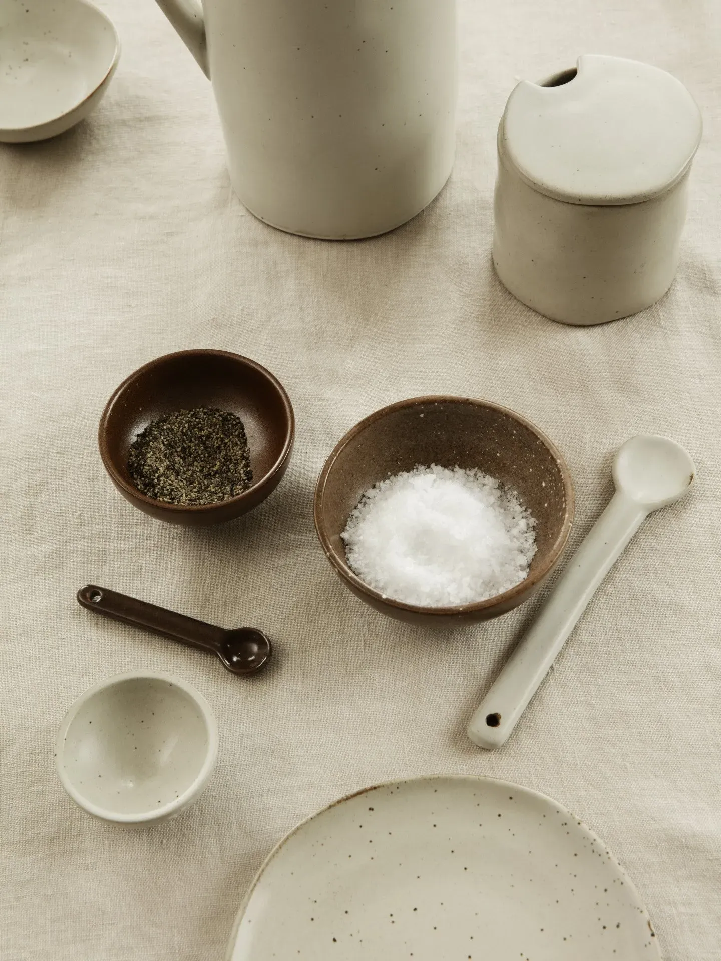 Flow Jar with Spoon - Off-White Speckle
