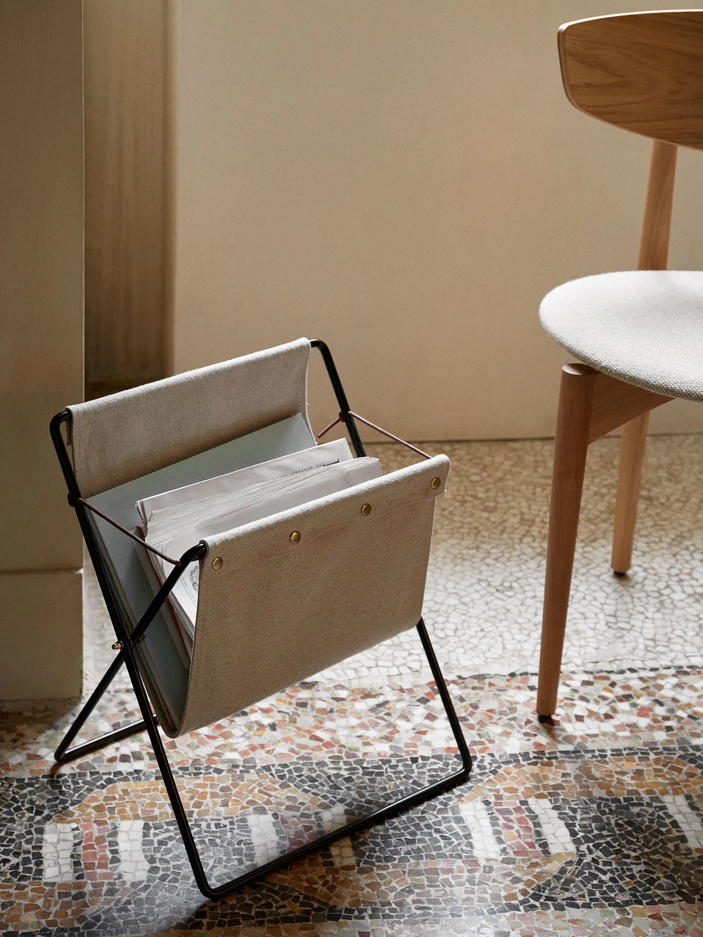 Herman Magazine Stand - Black