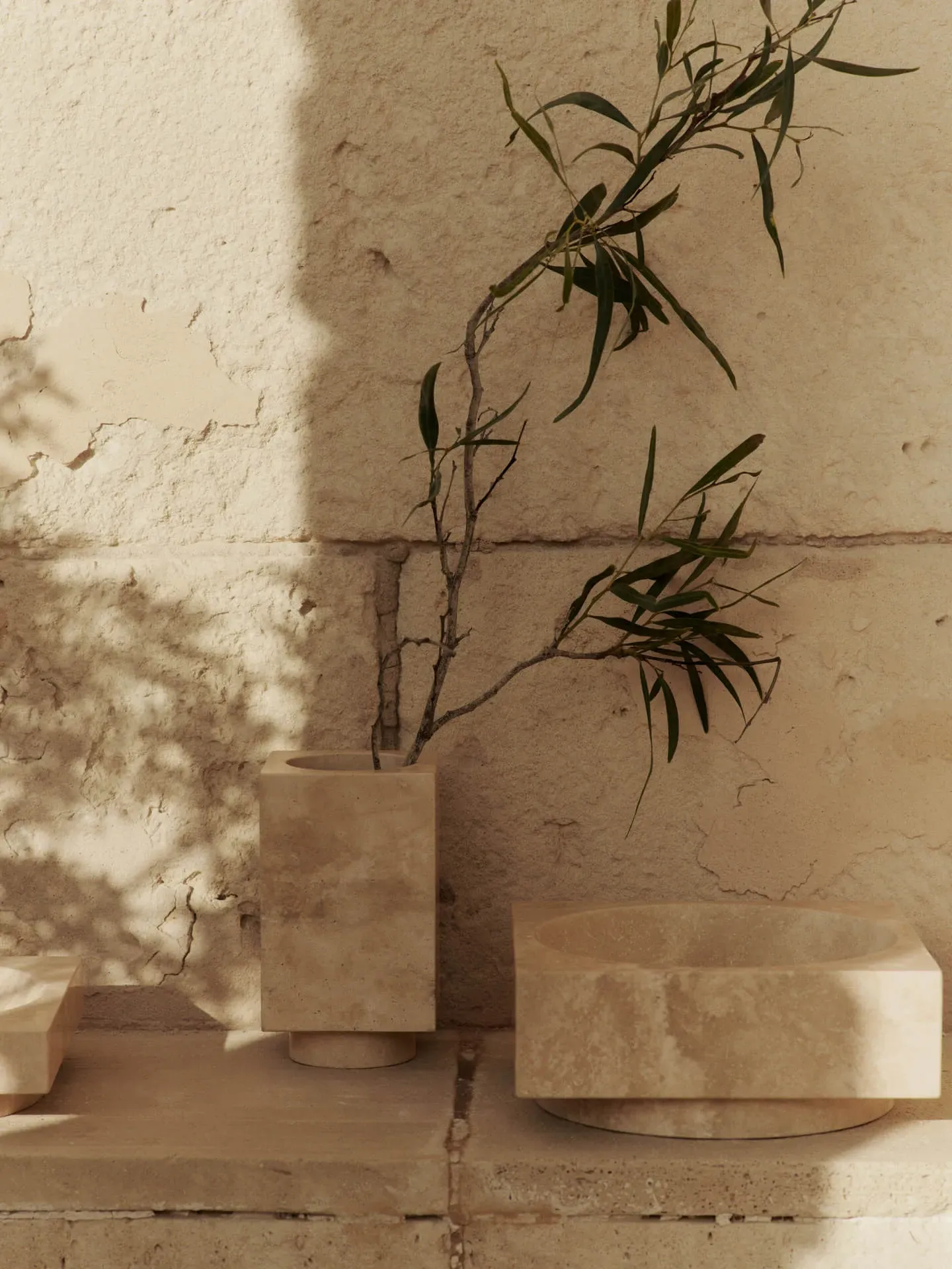 Hew High Centrepiece - Travertine