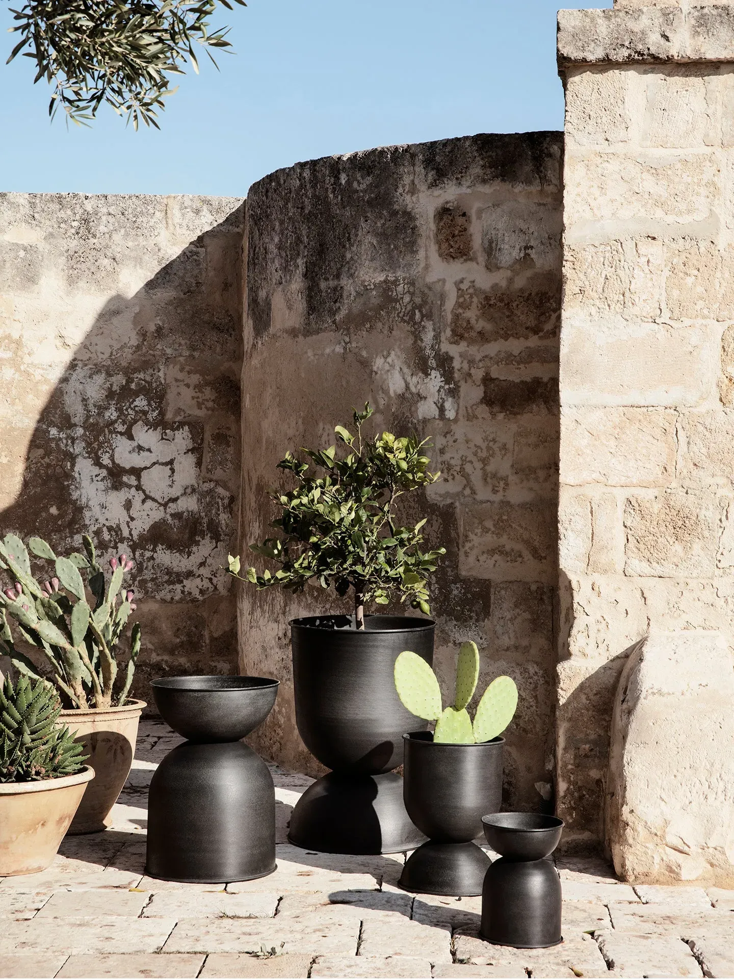 Hourglass Extra Small Plant Pot - Black, Metal