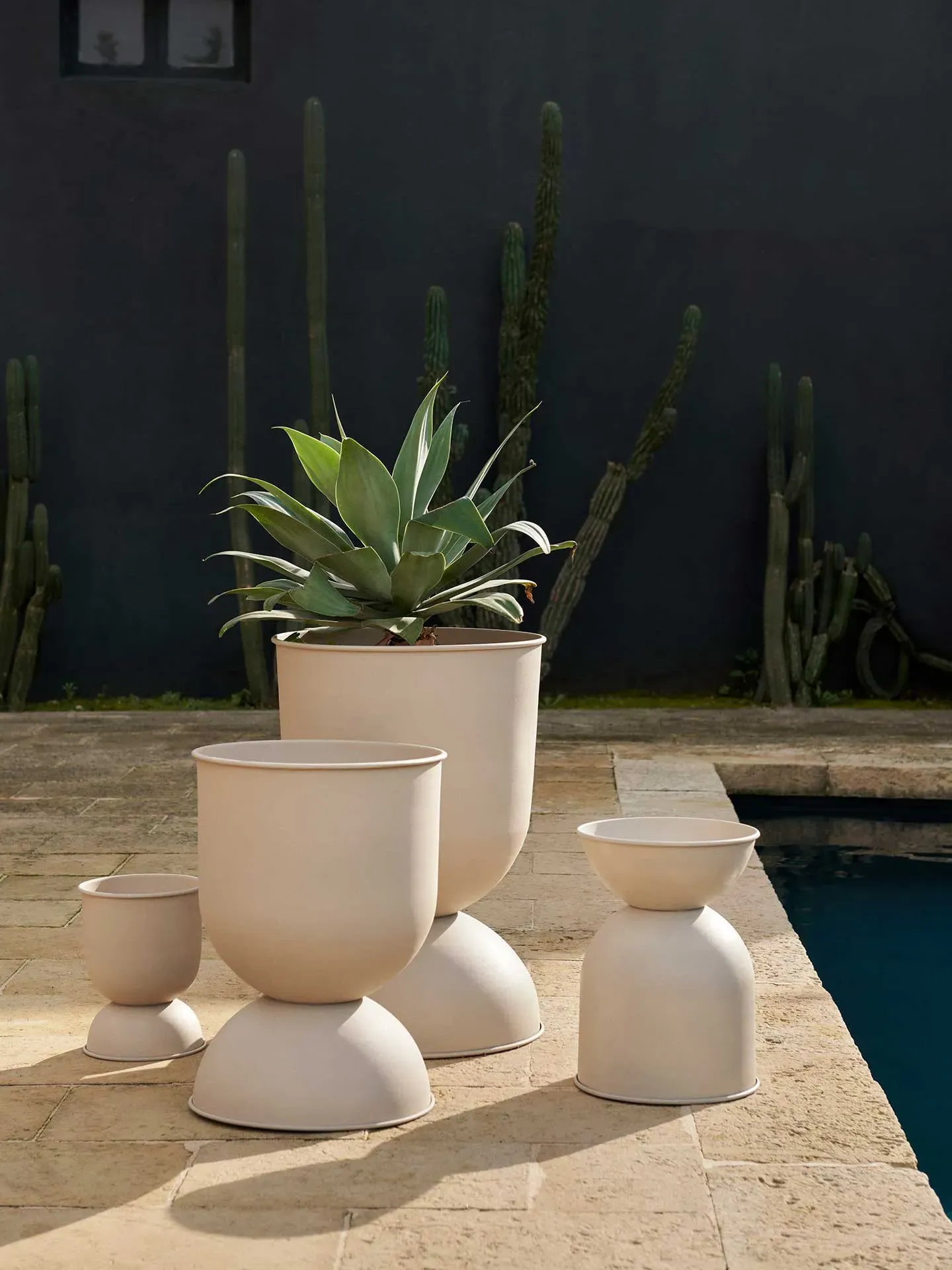 Hourglass Extra Small Plant Pot - Cashmere