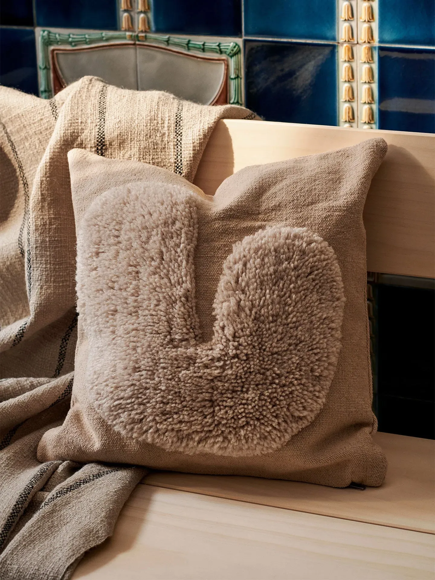 Lay Cushion - Sand, Off-White