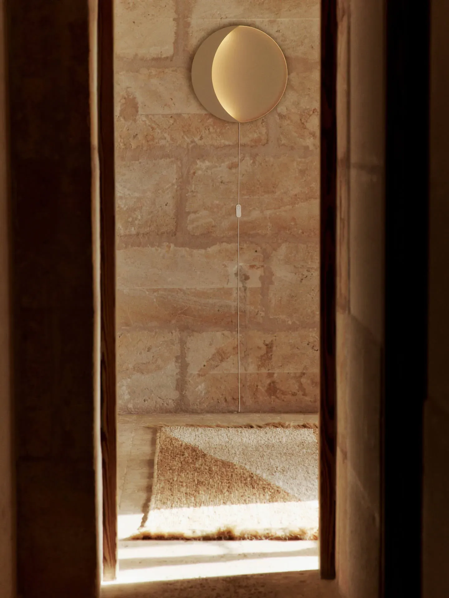 Neba Crescent Wall Lamp with Dimming - Cashmere