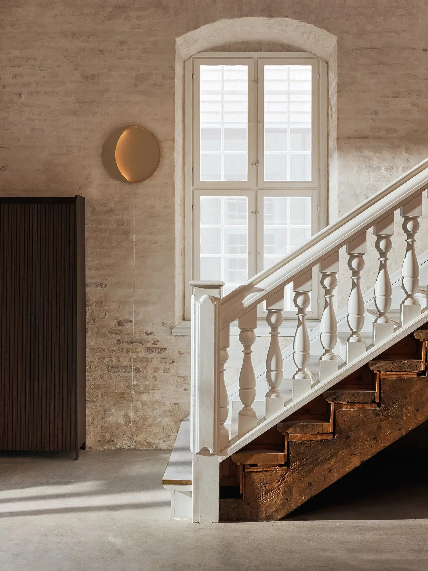 Neba Crescent Wall Lamp with Dimming - Cashmere