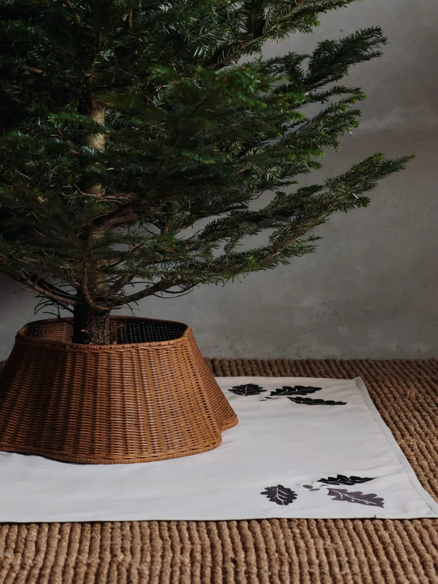 Oak Square Christmas Tree Blanket - Natural