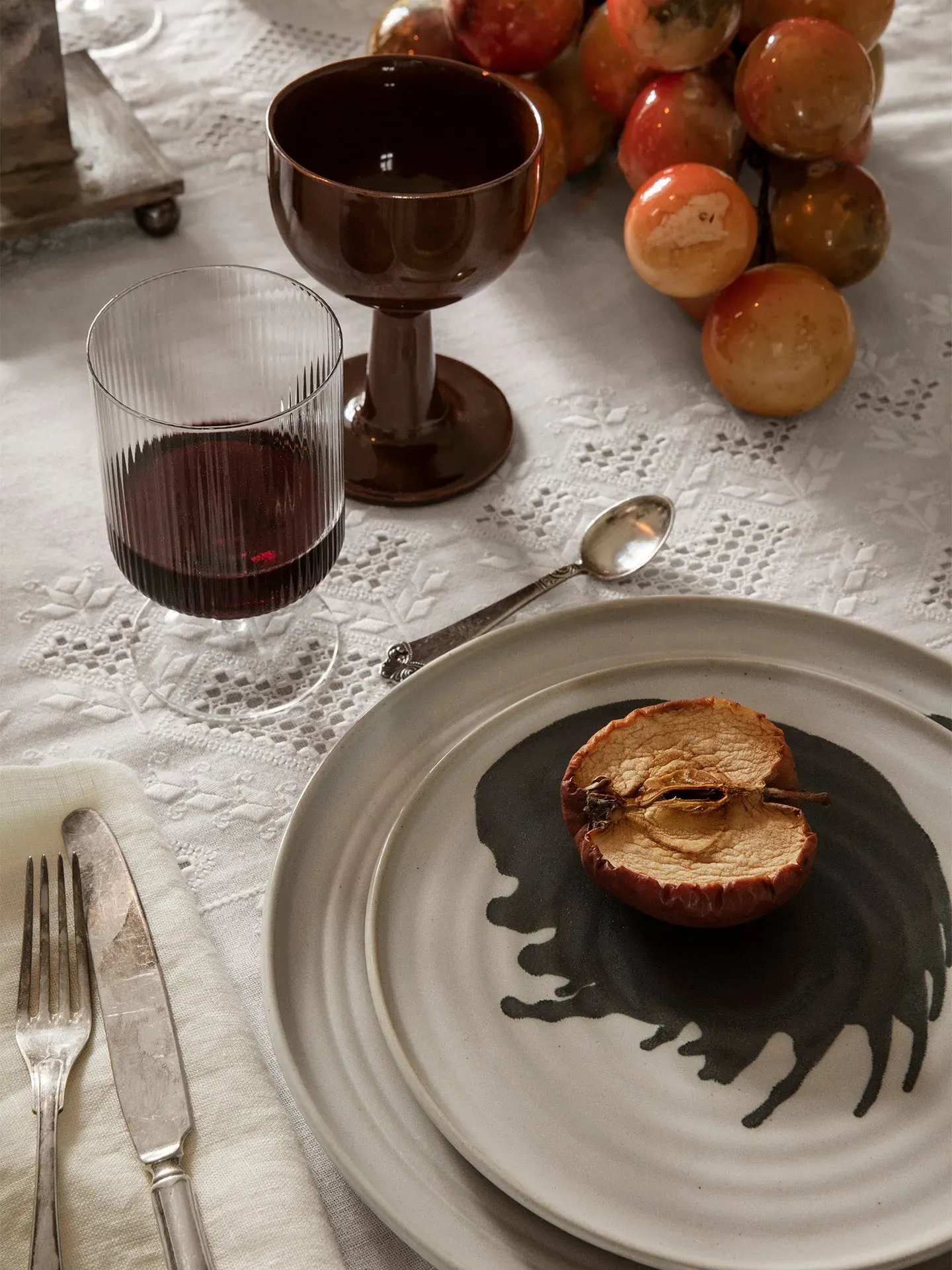 Omhu Medium Plate - Off-White, Charcoal