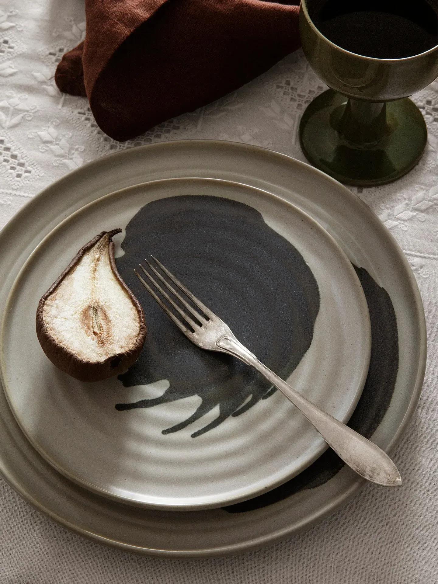 Omhu Small Plate - Off-White, Charcoal