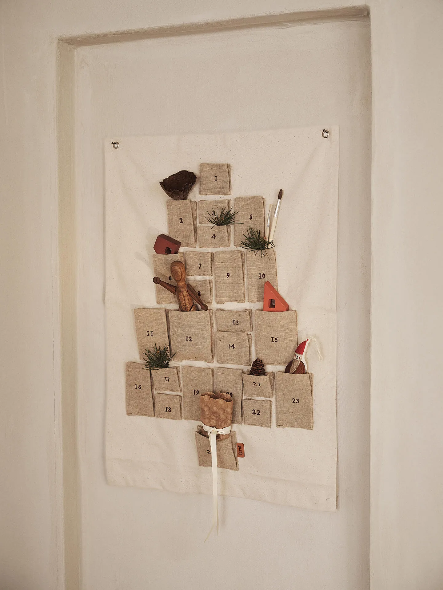Pine Mini Christmas Calendar - Natural