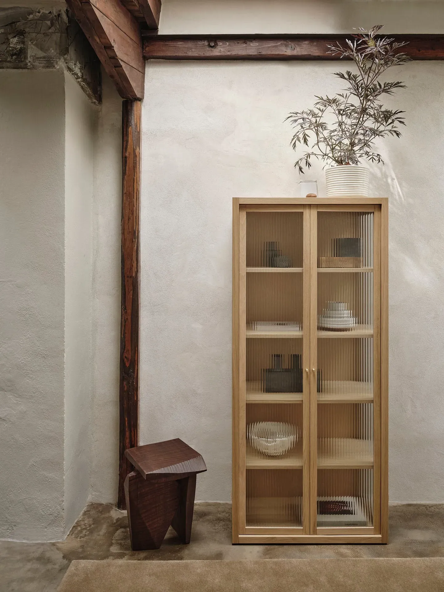 Reed Vitrine - Natural Oak