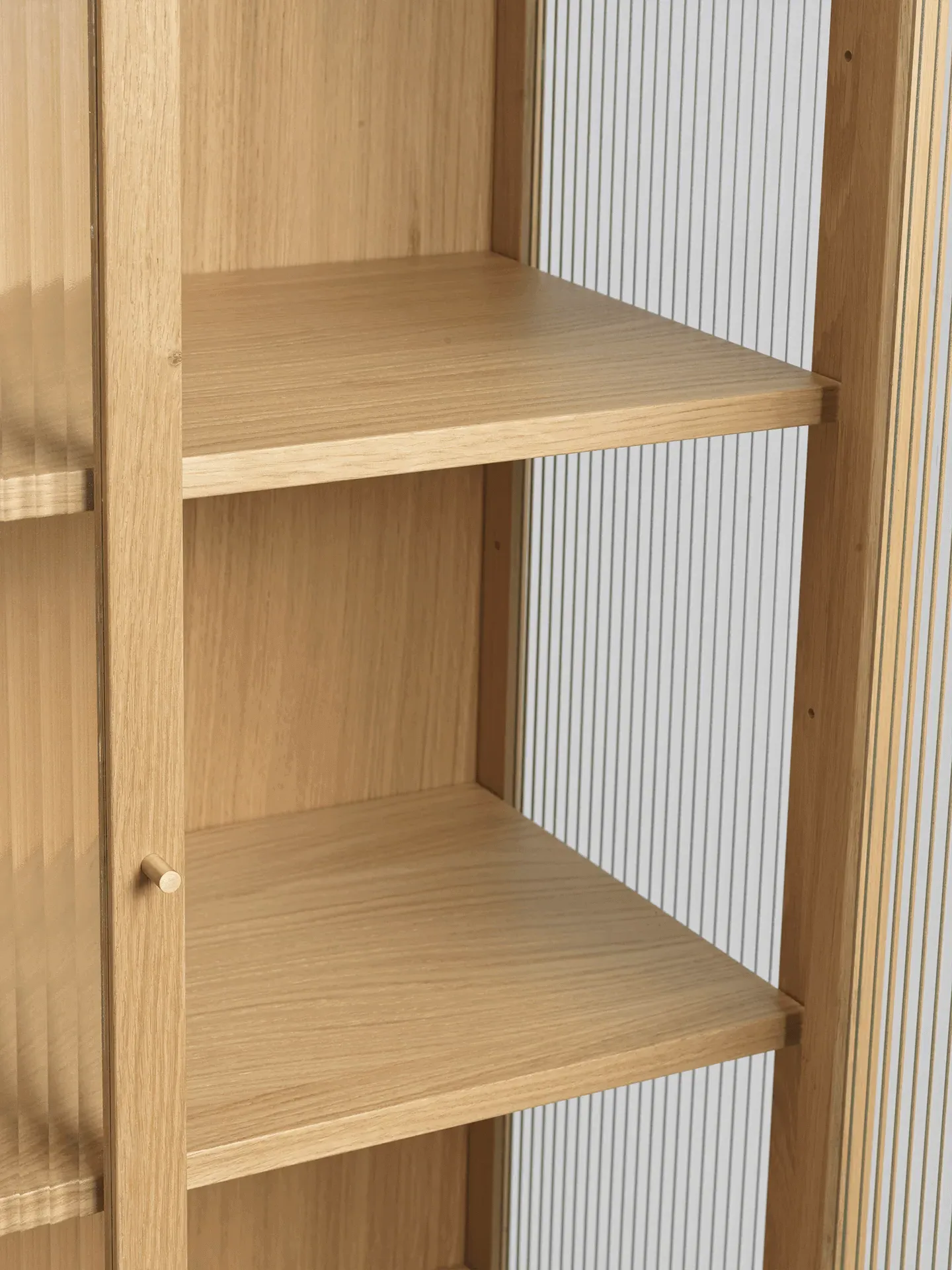 Reed Vitrine - Natural Oak