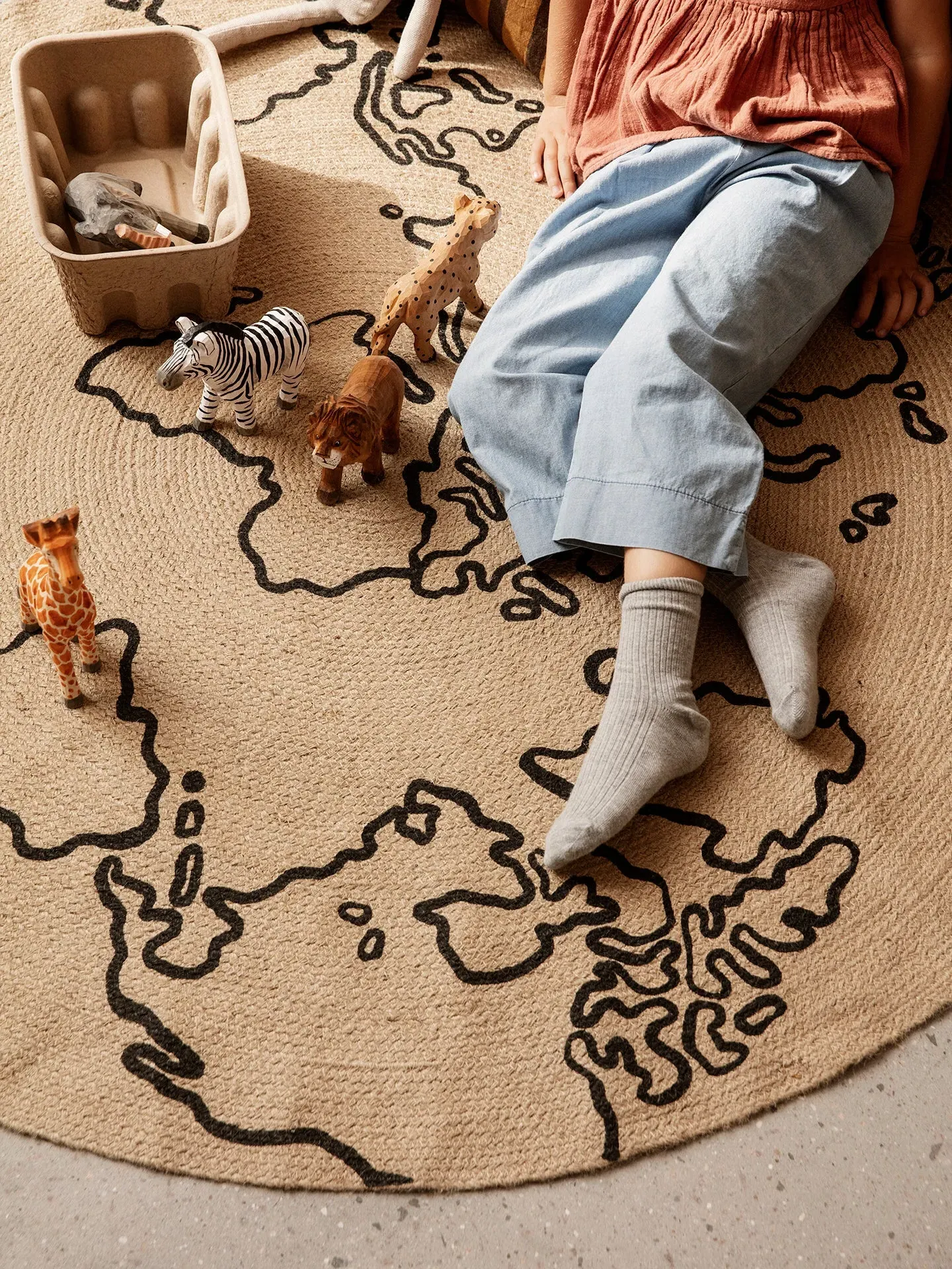 Round Jute Carpet - World Map