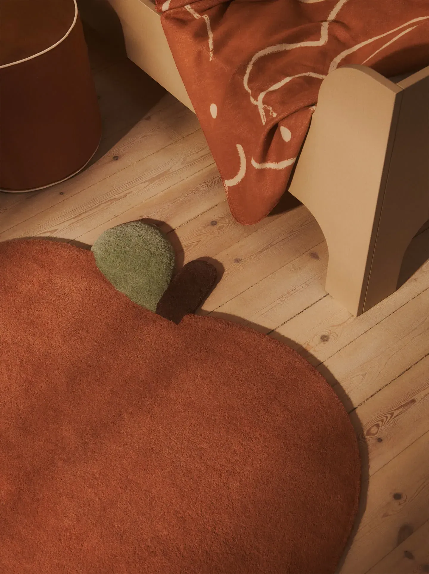Apple Tufted Rug - Brown Clay, Wool alternate view