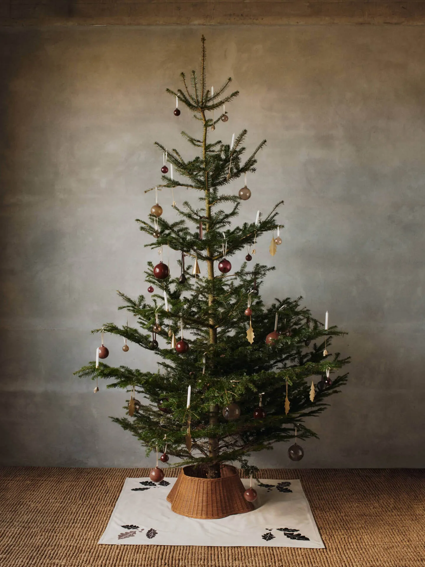 Drape Braided Rattan Tree Skirt - Natural alternate view