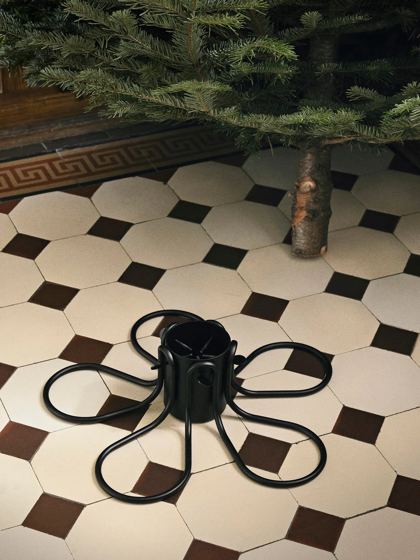 Flake Christmas Tree Stand - Black, Iron alternate view