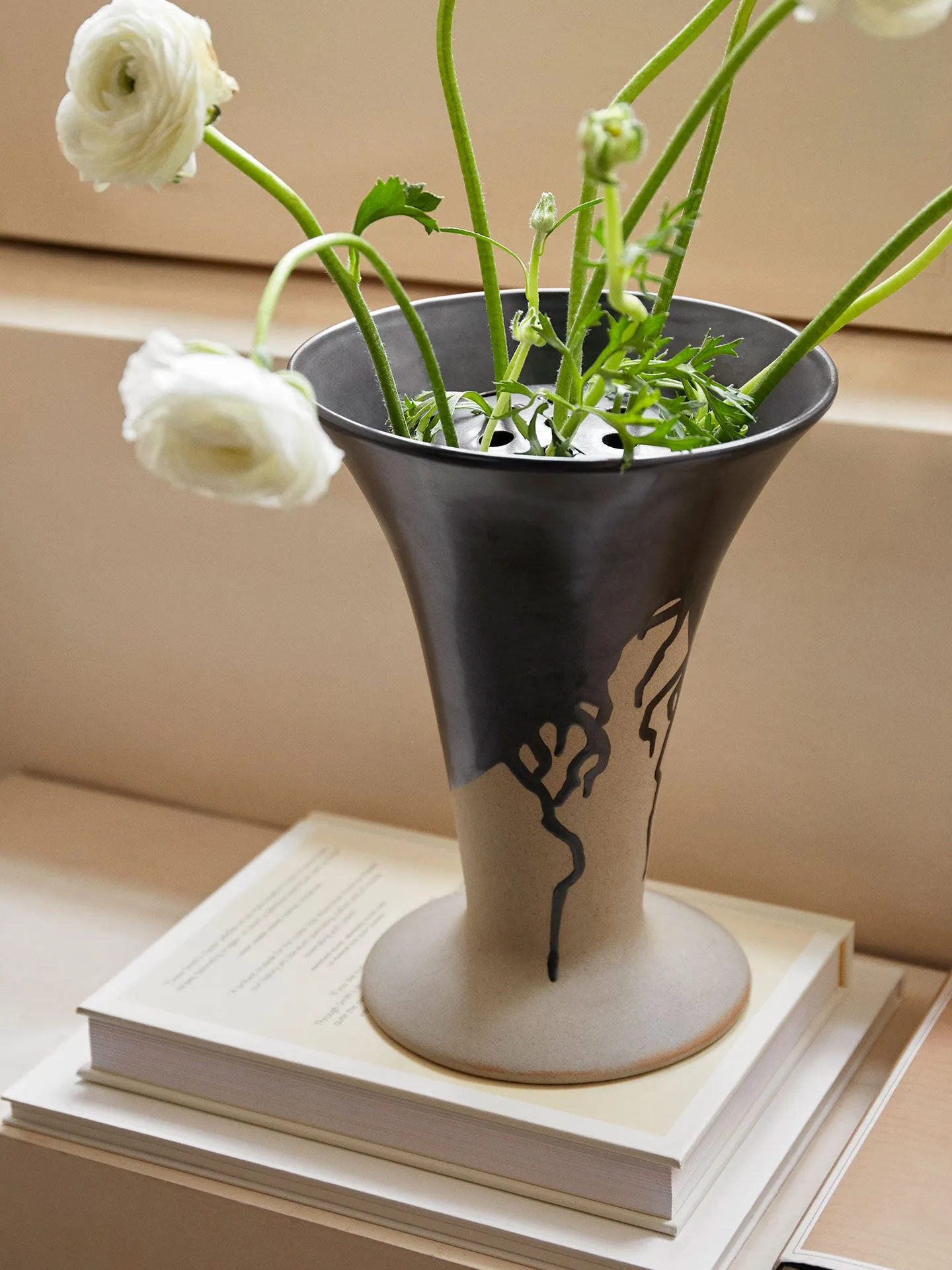 Flores Tulipiere Vase with Removable Insert - Sand/Black, Porcelain alternate view