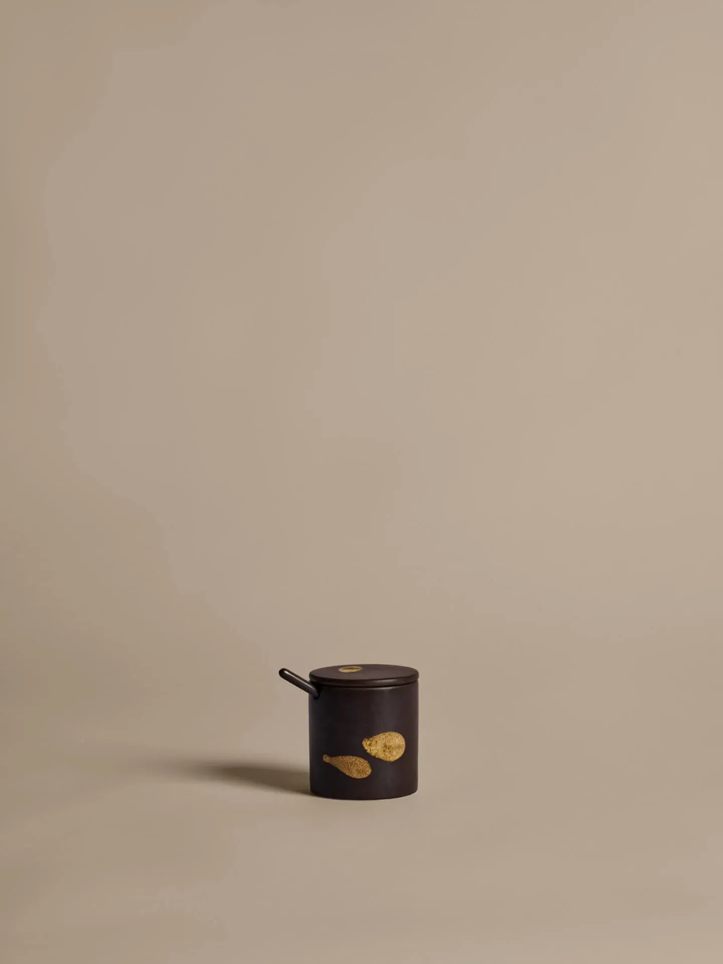 Koyo Jar with Spoon - Dark Brown/Buff alternate view