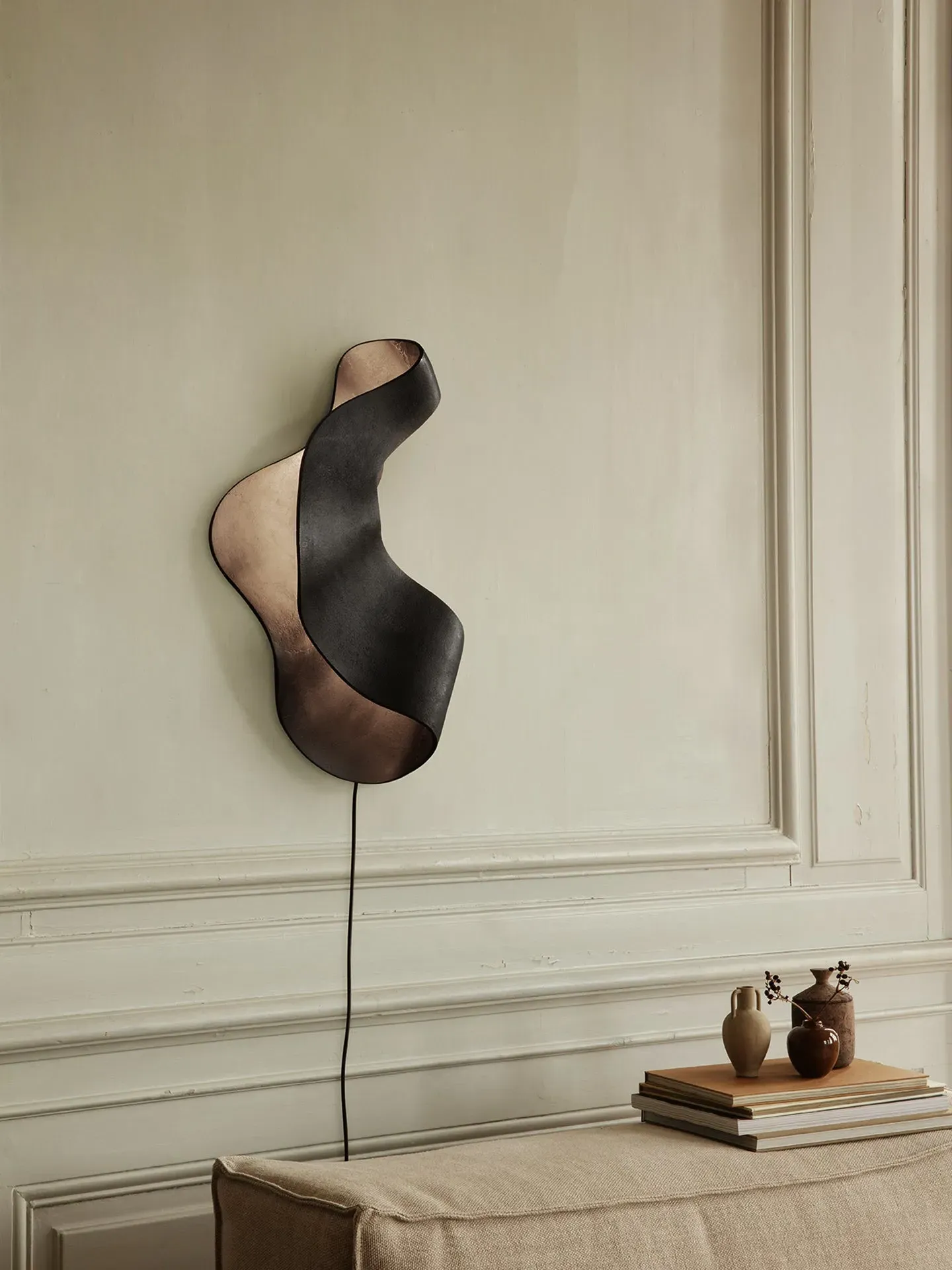 Oyster Wall Lamp - Black, Recycled Aluminium alternate view