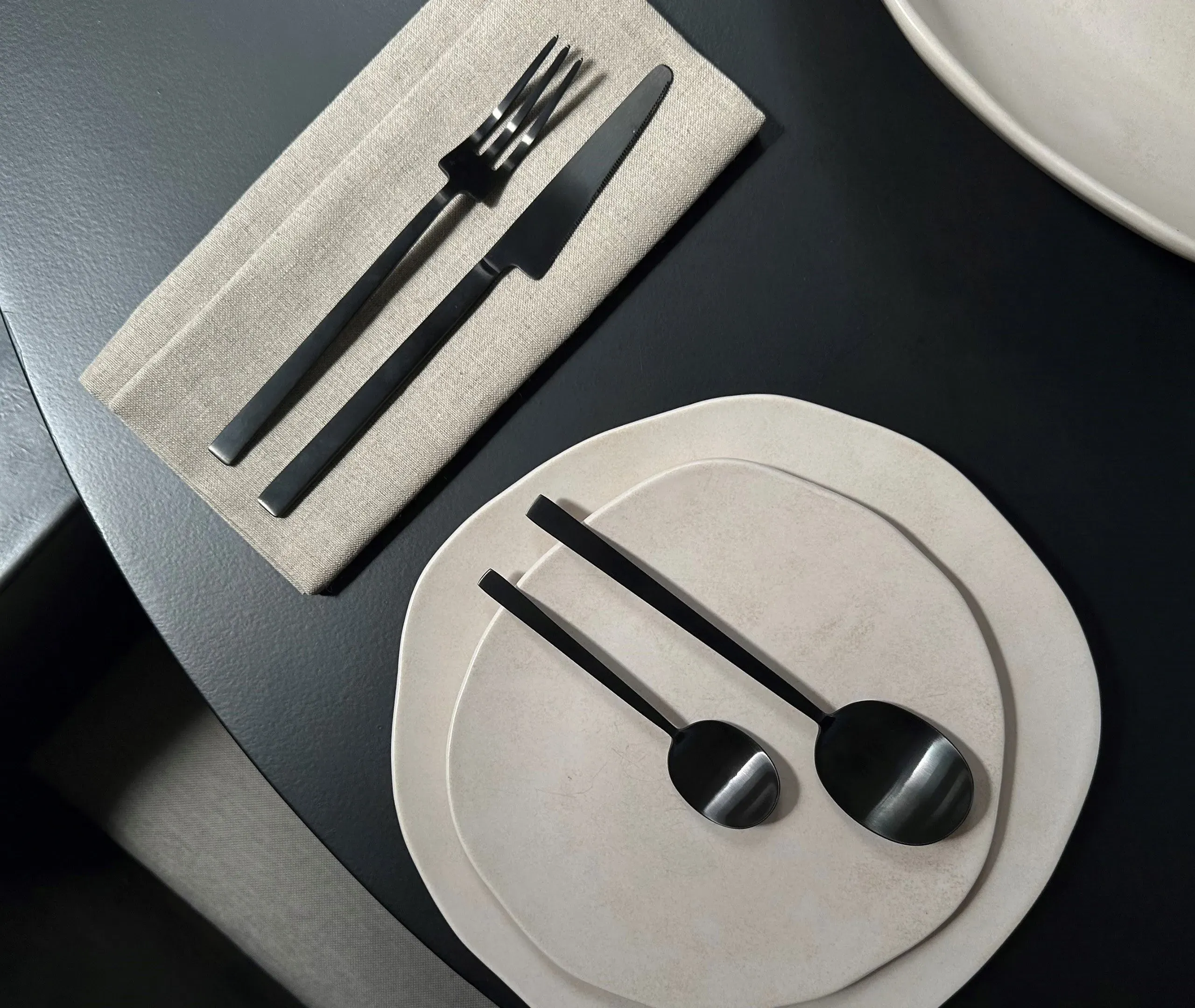 16-Piece Cutlery Set - Black, Brushed Steel