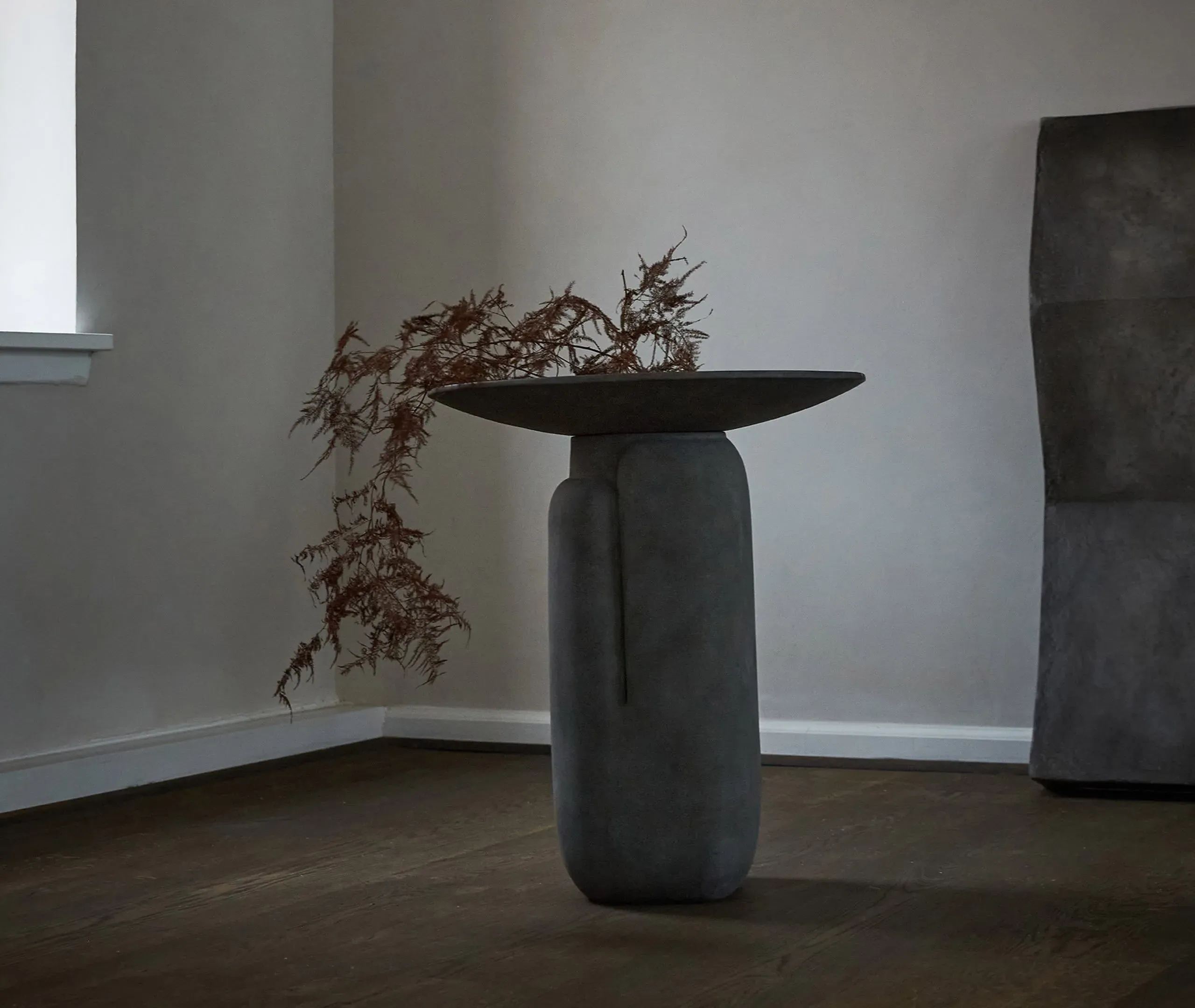 Bourgeon Vase with Platform - Dark Grey, Ceramic