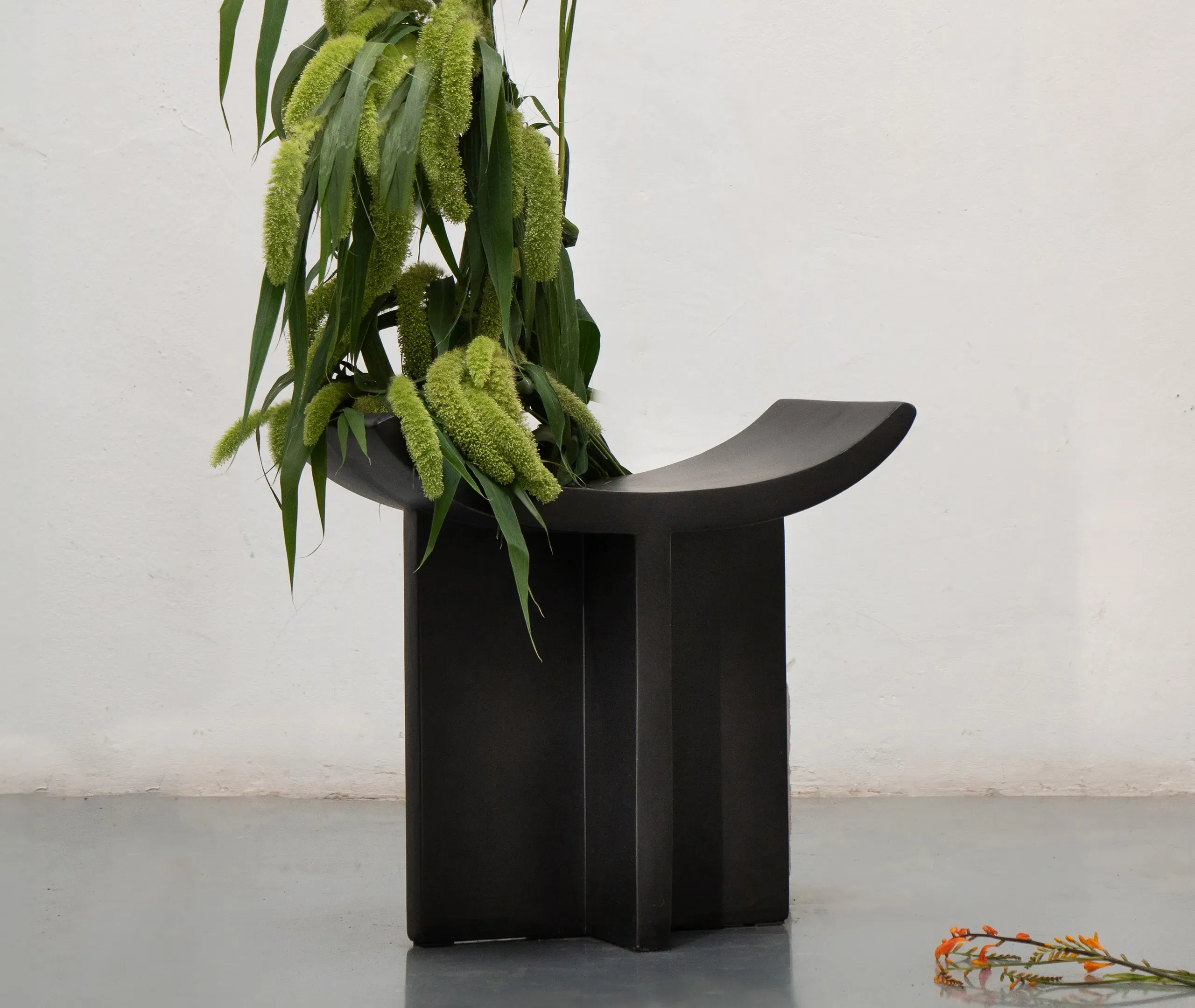 Brutus Stool - Coffee Black, Oak