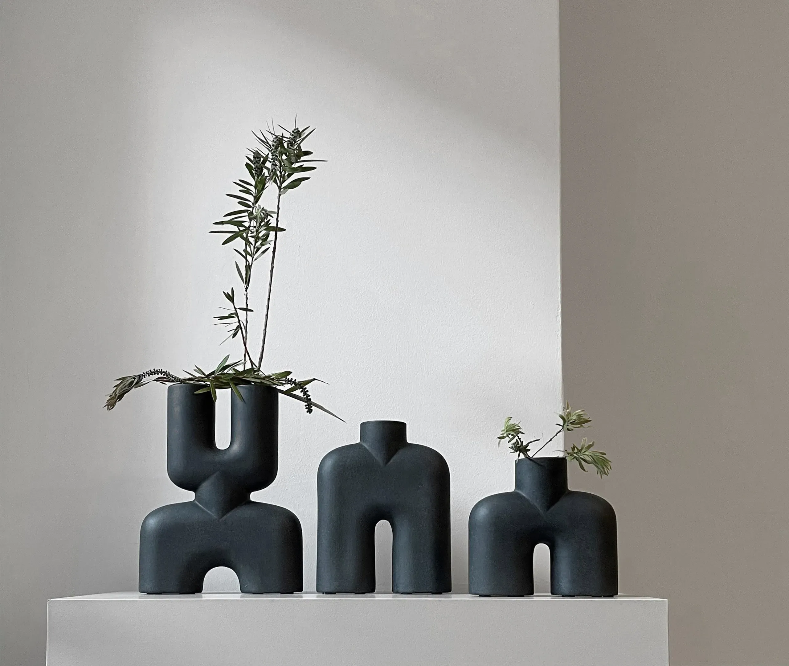 Mini Cobra Vase - Black, Ceramic