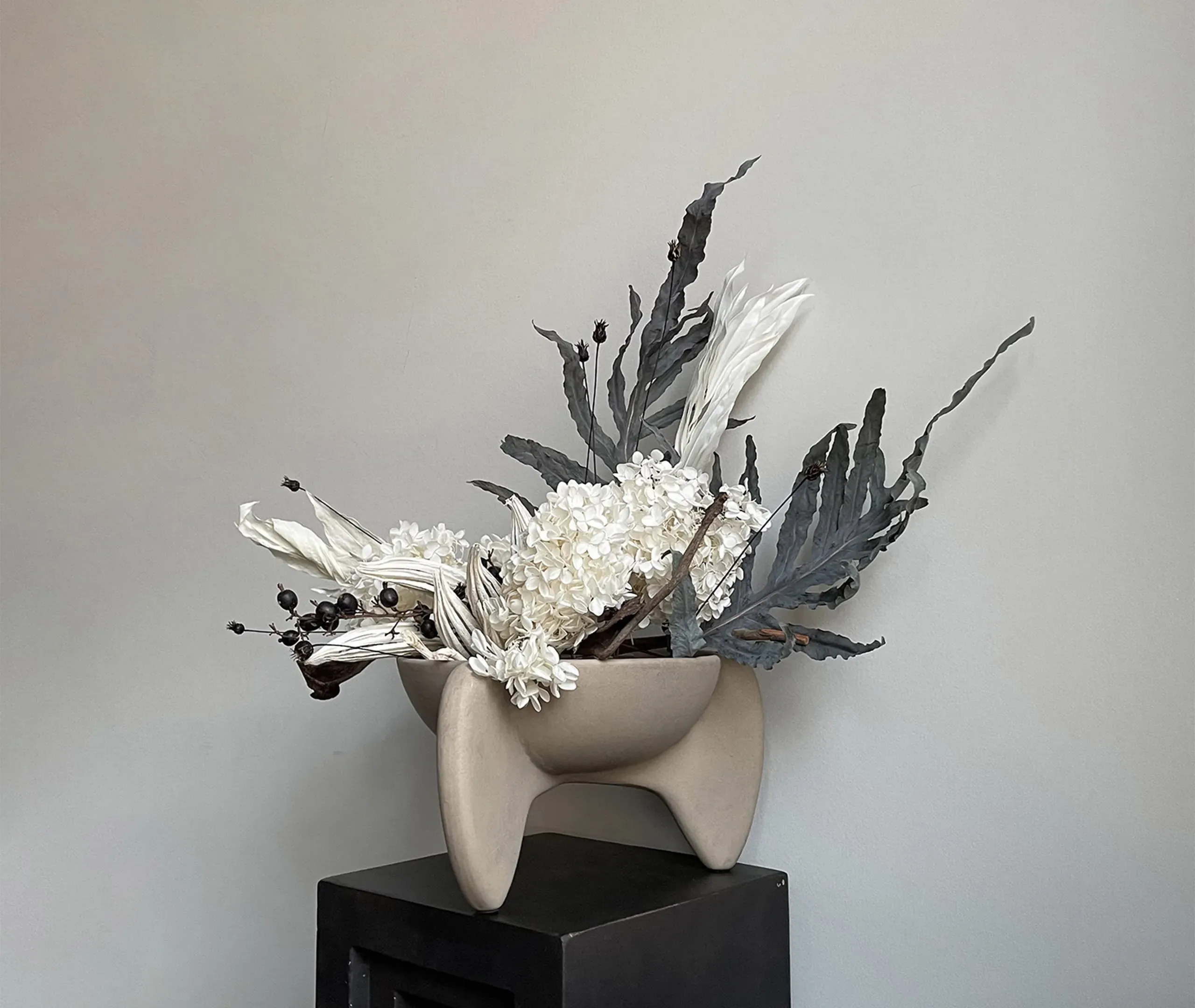 Wing Bowl Big Decorative Object - Sand, Ceramic