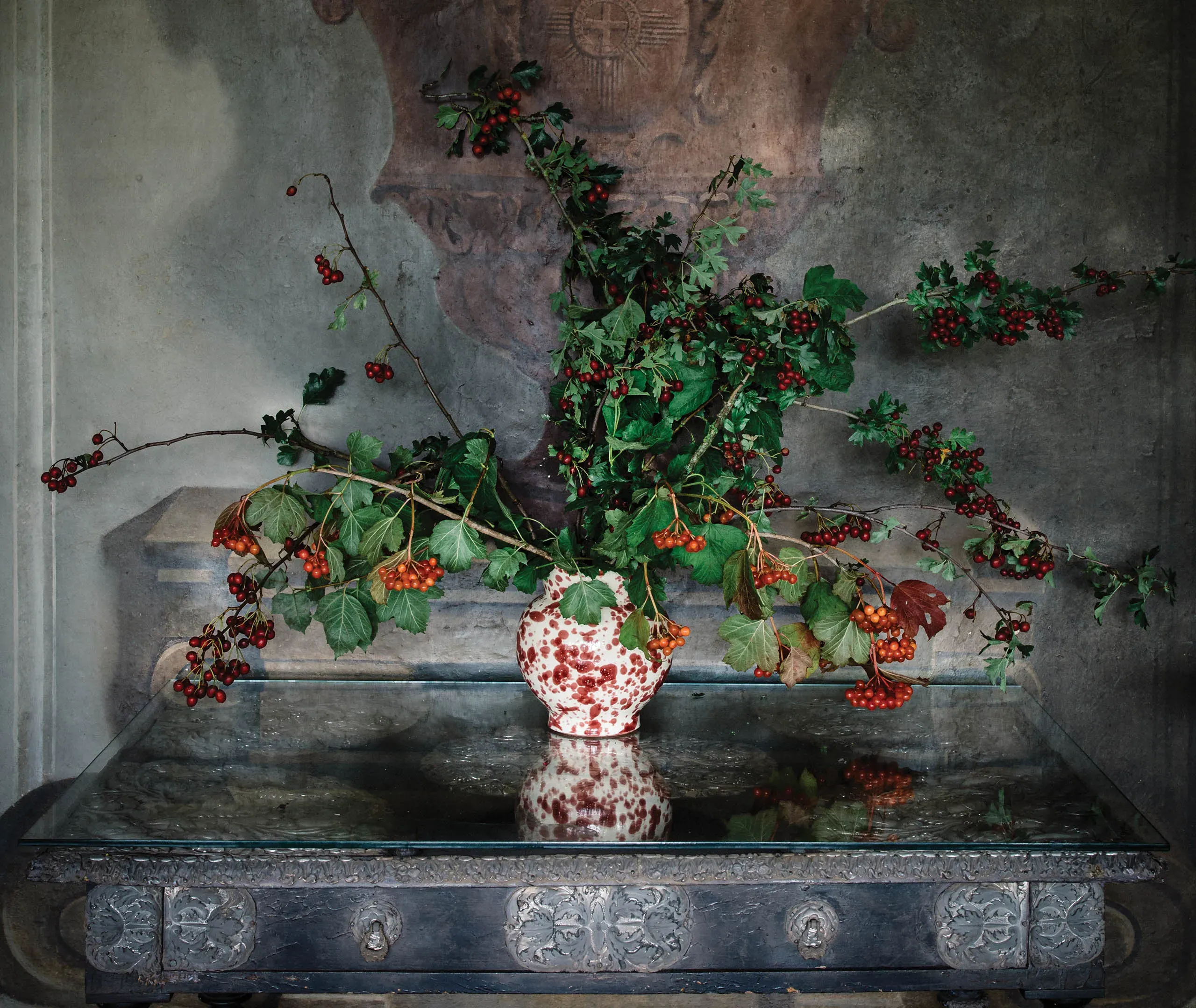 Speckled Vase with Scalloped Edges - Burgundy