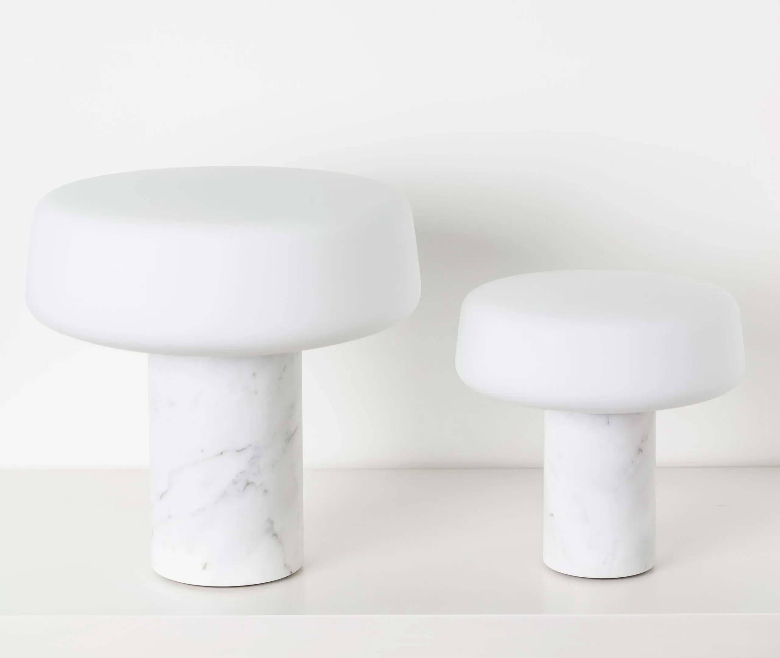 Solid Small Table Light EU Plug - Carrara Marble