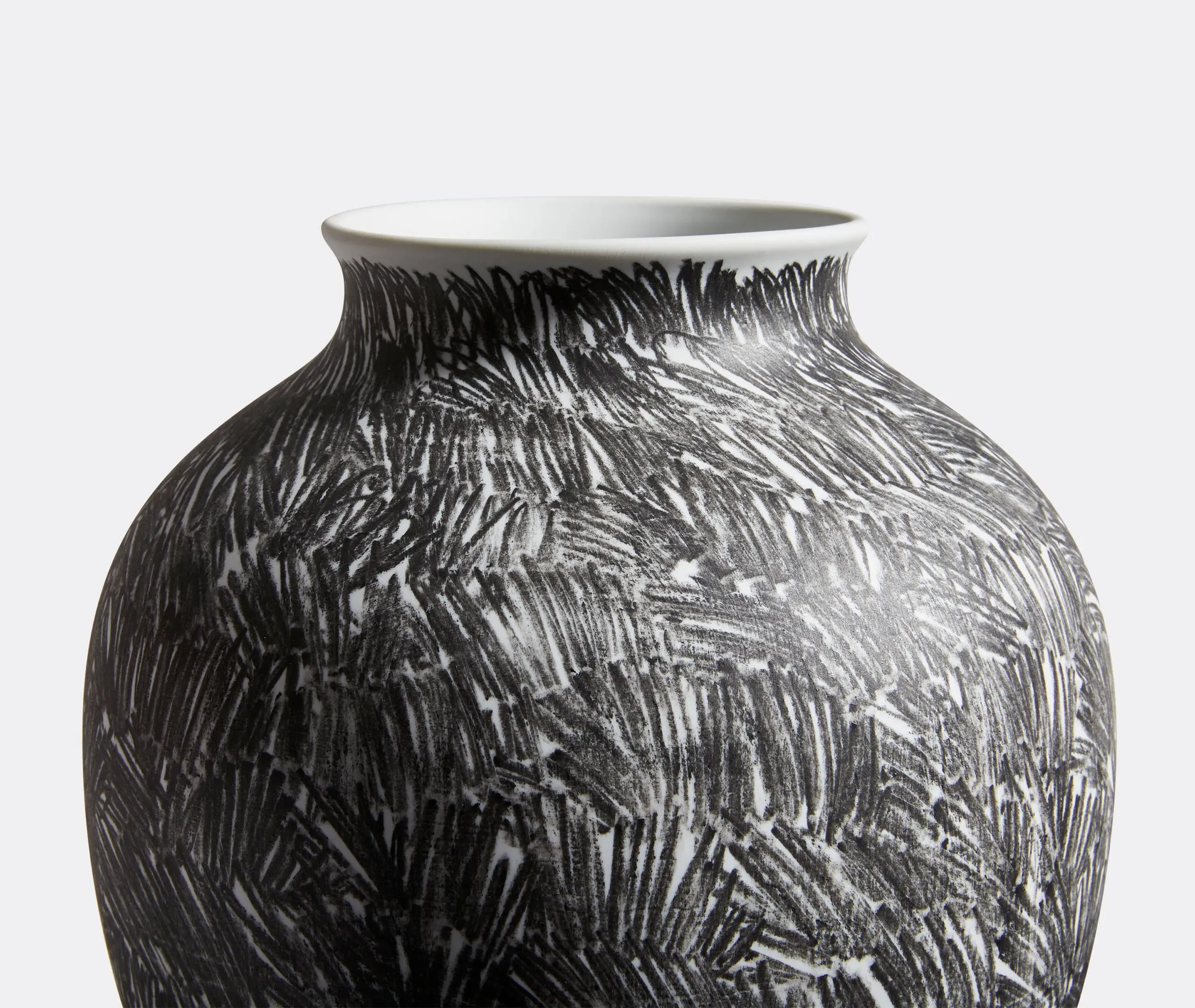 Curved Vase - Black, Porcelain