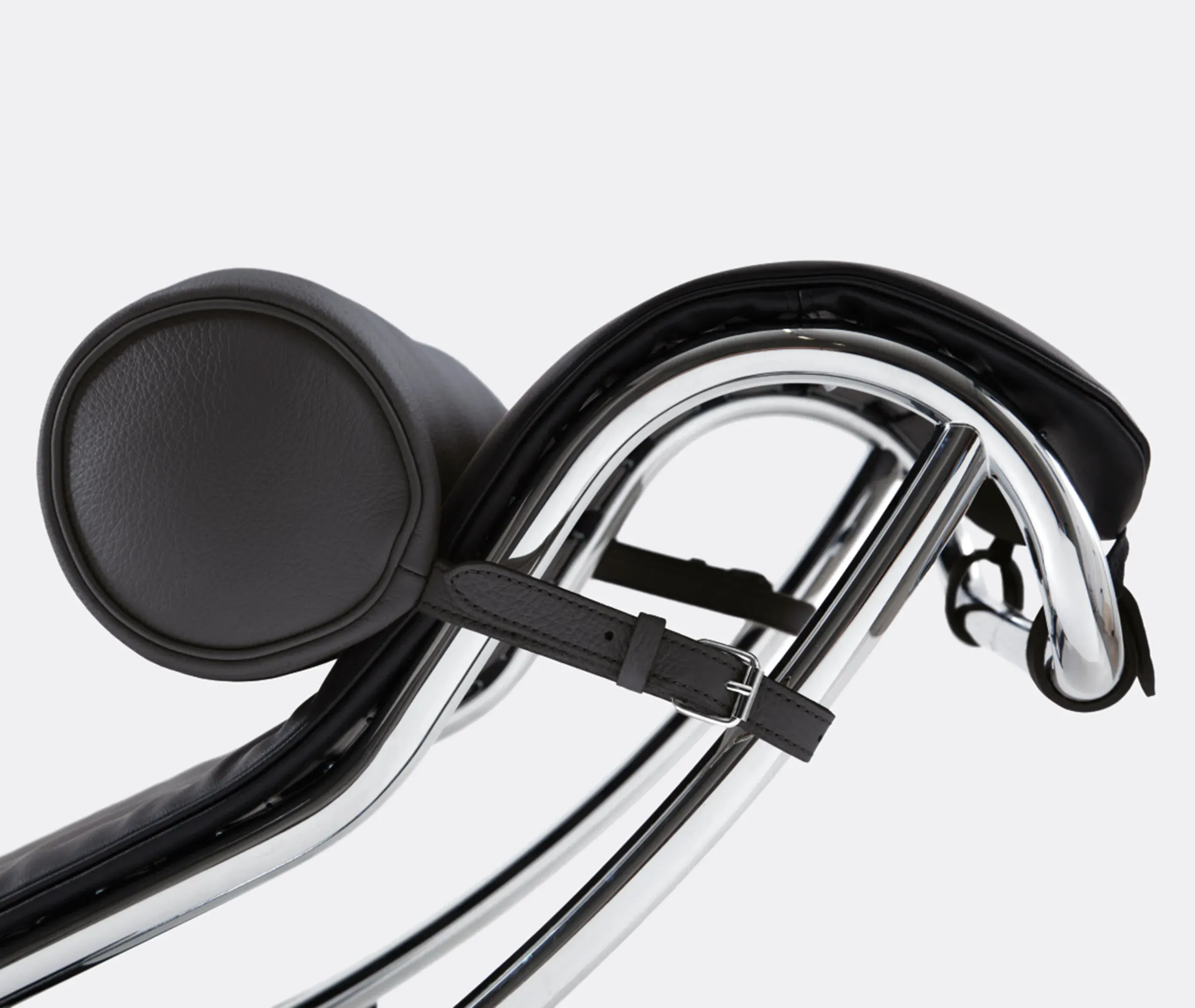 LC4 Chaise Longue - Black, Leather