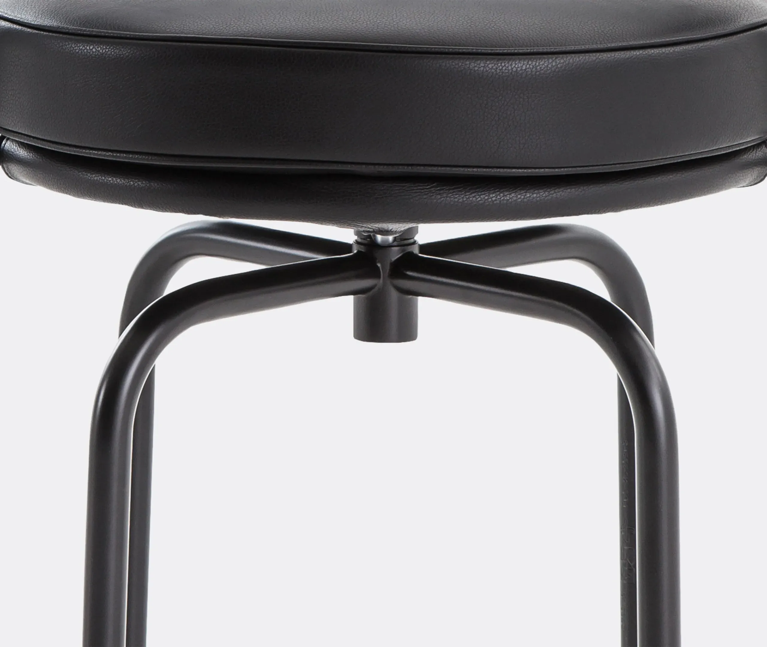 Swivel Chair with Black Structure - Black, Leather