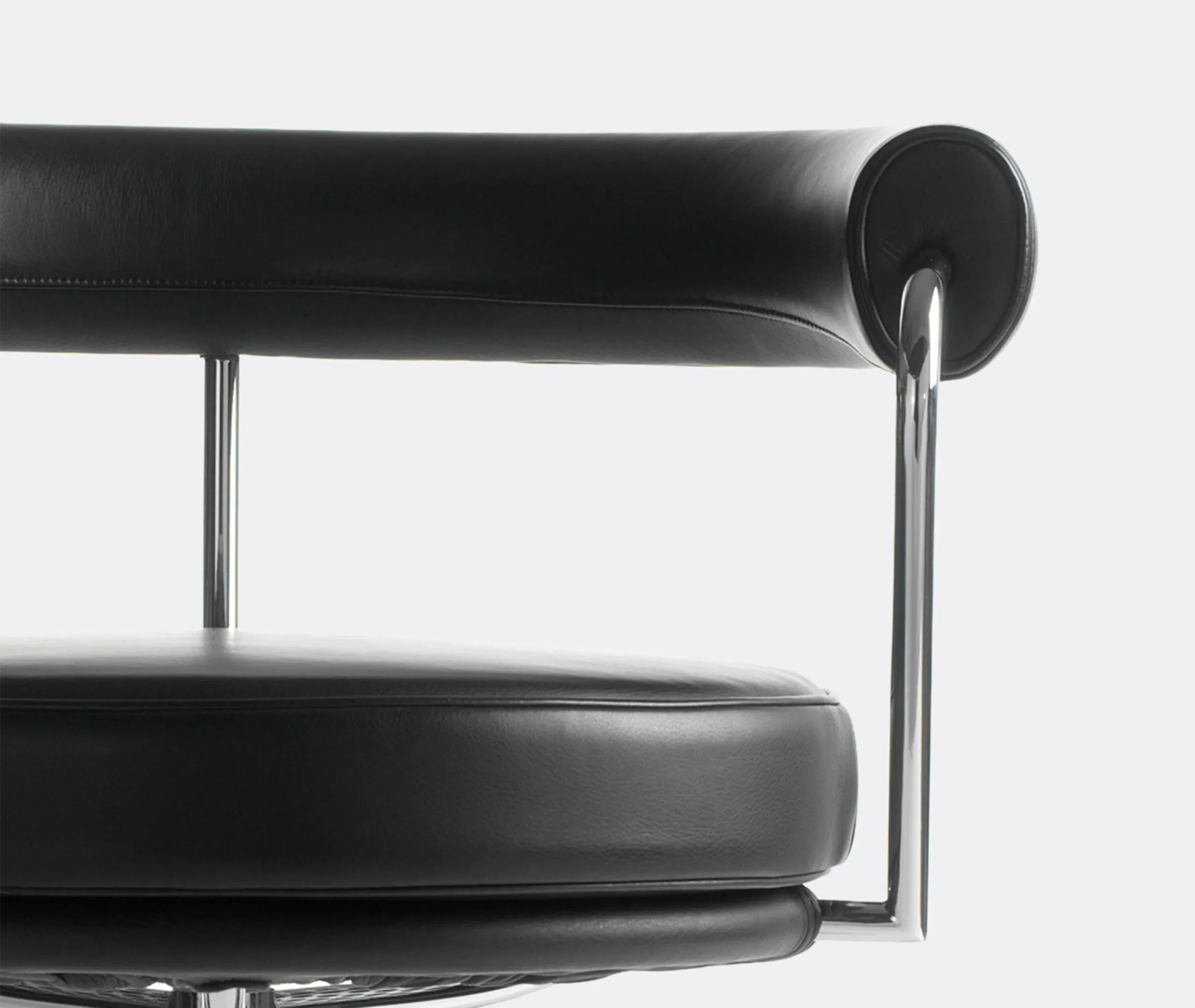 Swivel Chair with Chrome Structure - Black, Leather