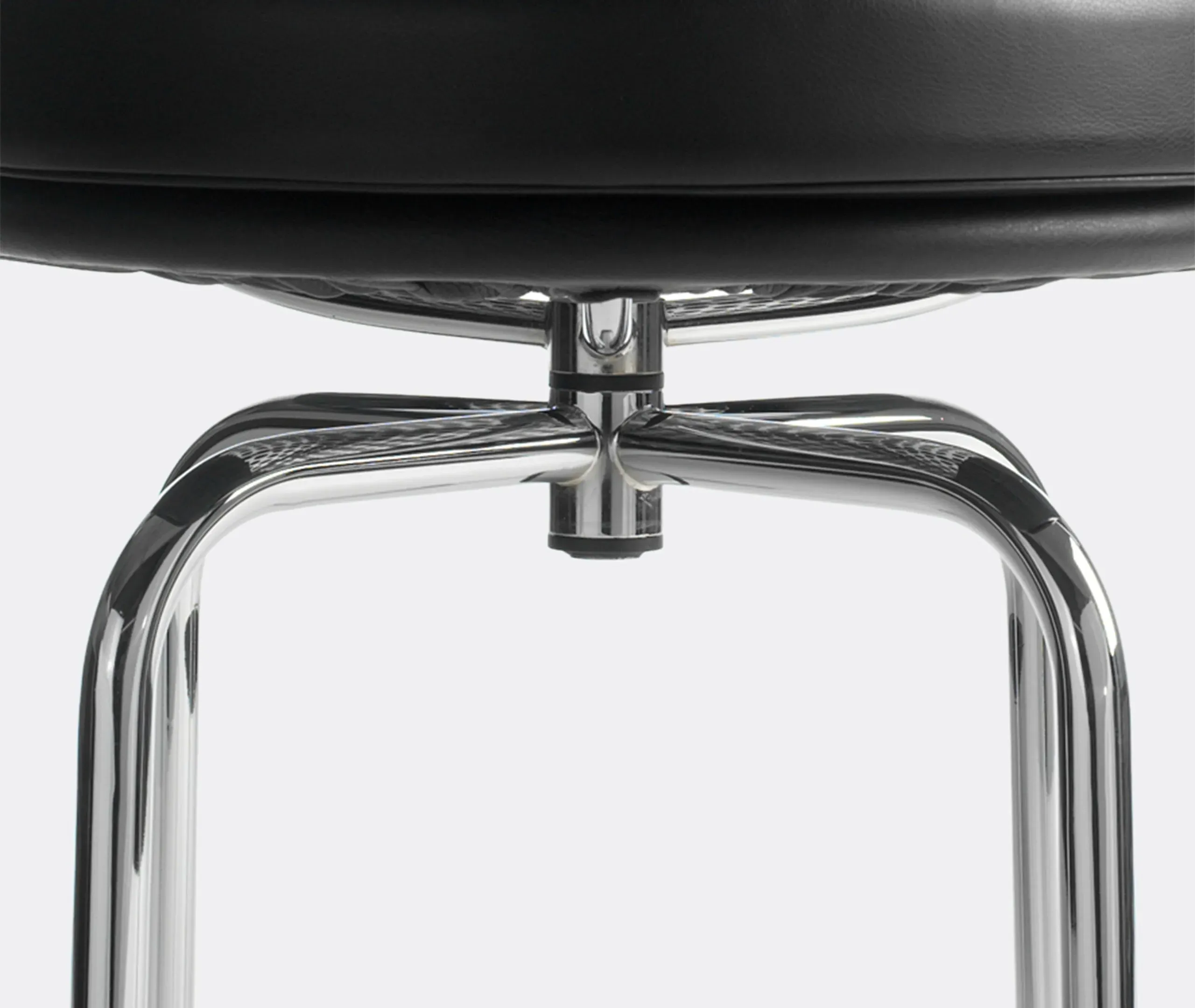 Swivel Chair with Chrome Structure - Black, Leather