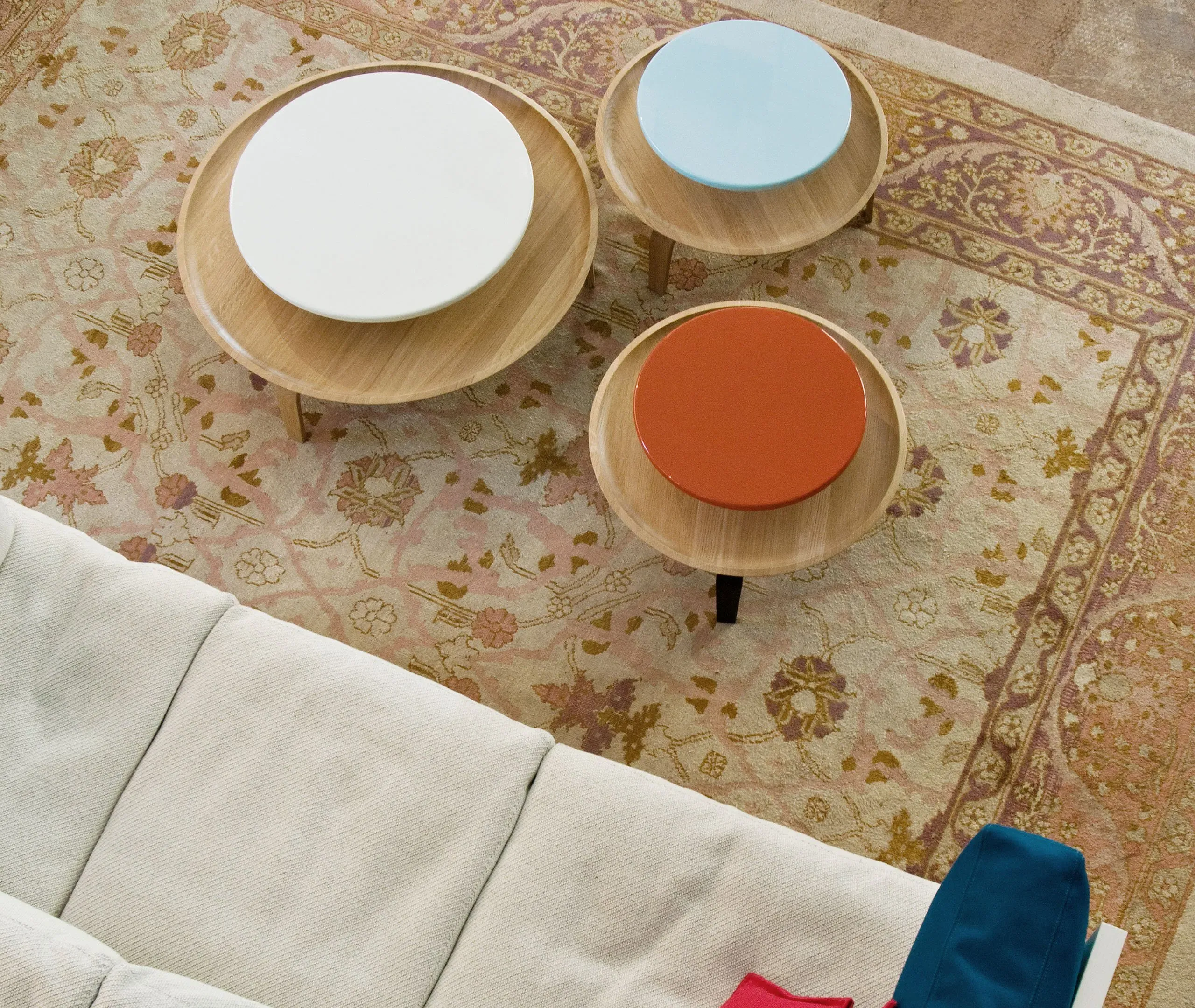 Secreto 85 Round Coffee Table - White, Natural Oak