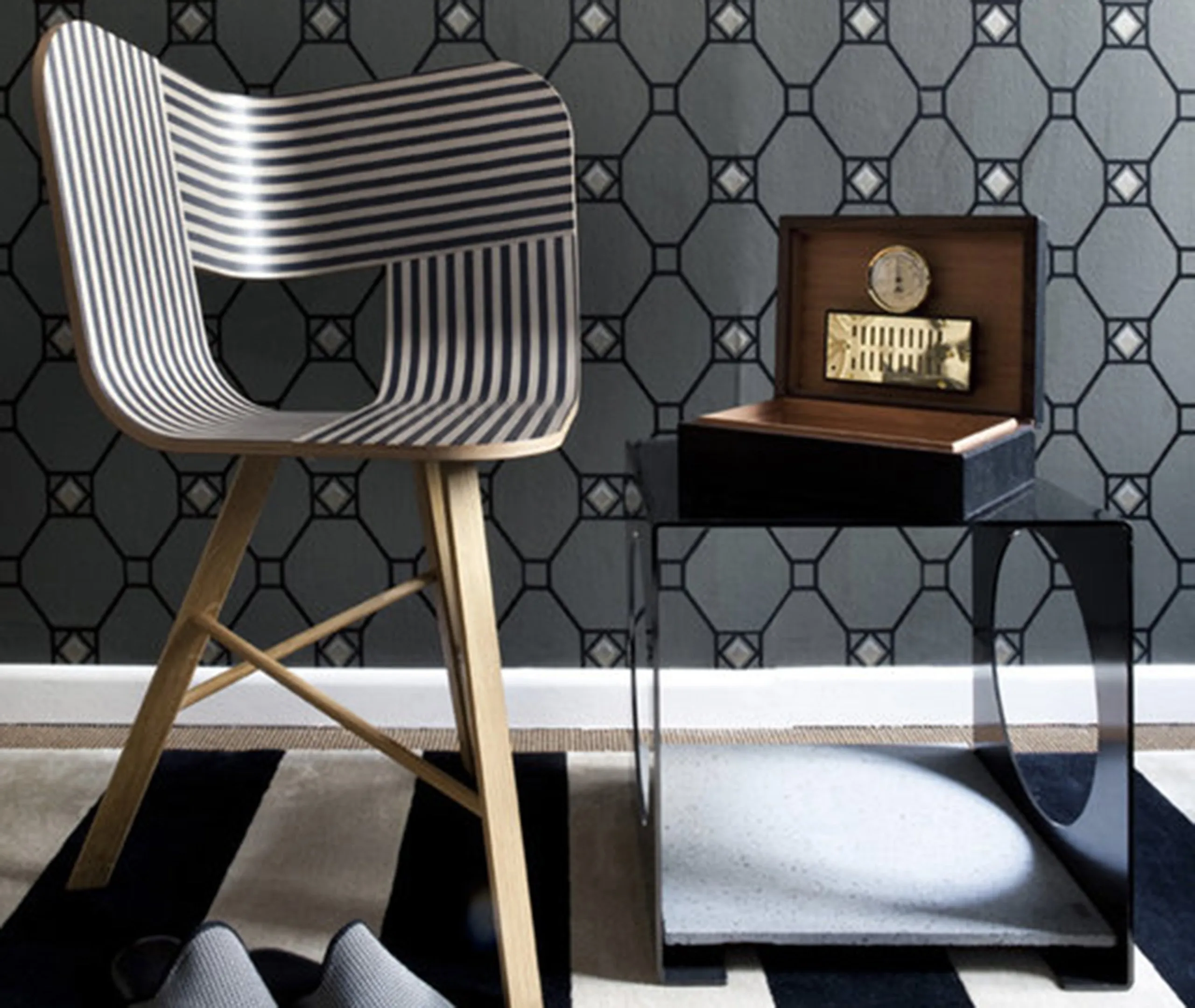 Tria Chair with Ribbon Backrest - Black, Oak