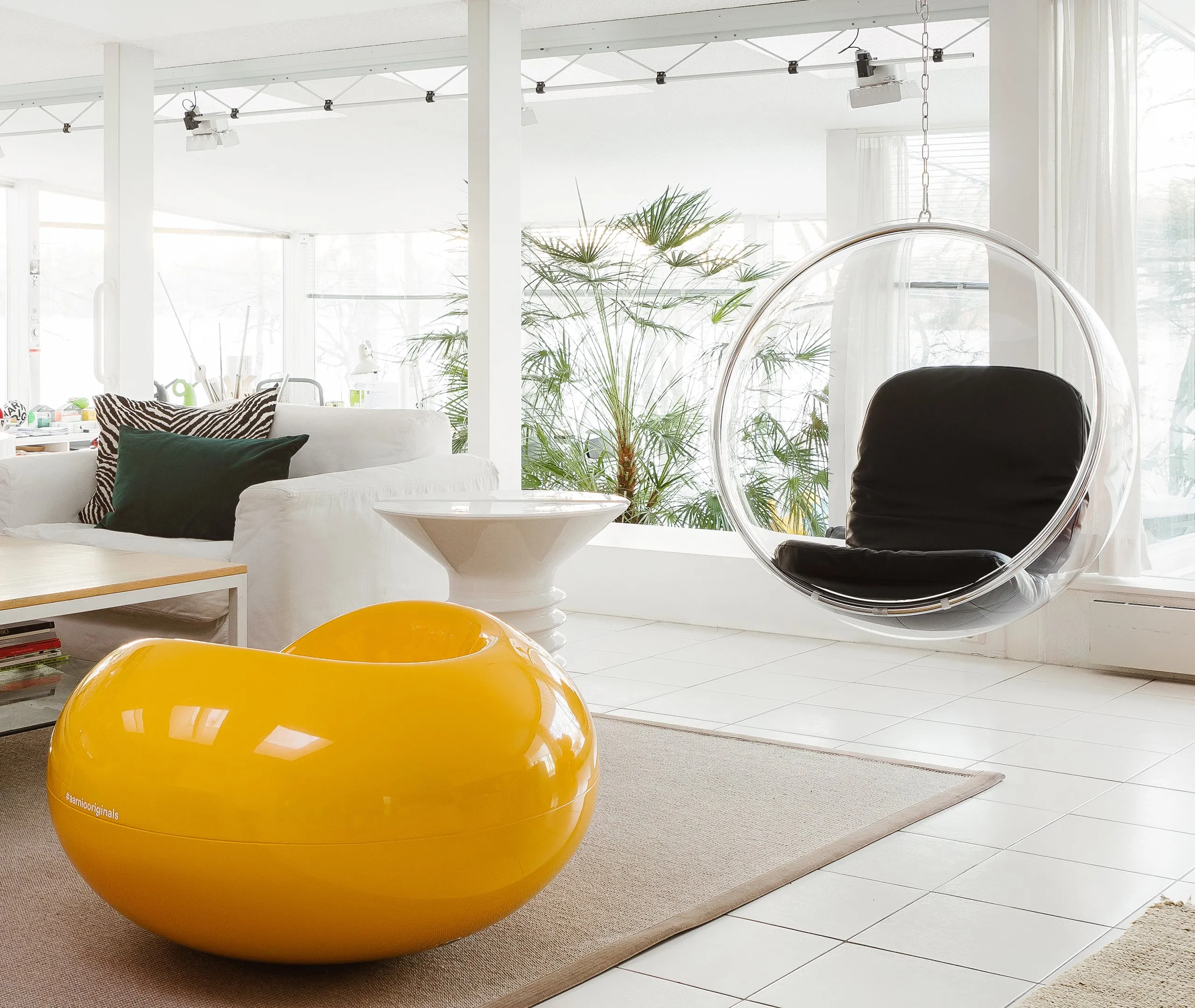 Pastil Chair with Ergonomic Design - Red, Fibreglass