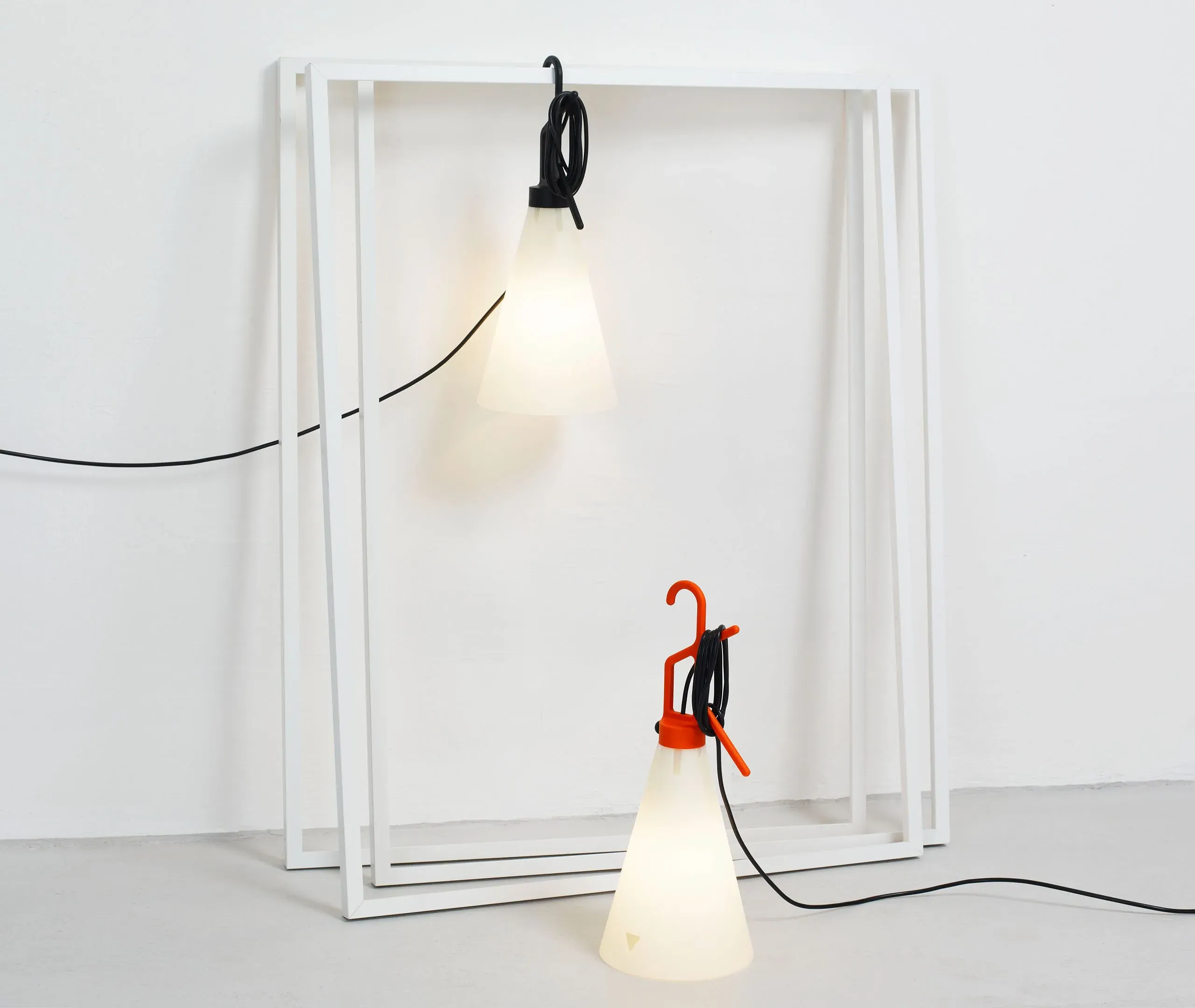 Sculptural Table Lamp with Hook - Black, Polypropylene