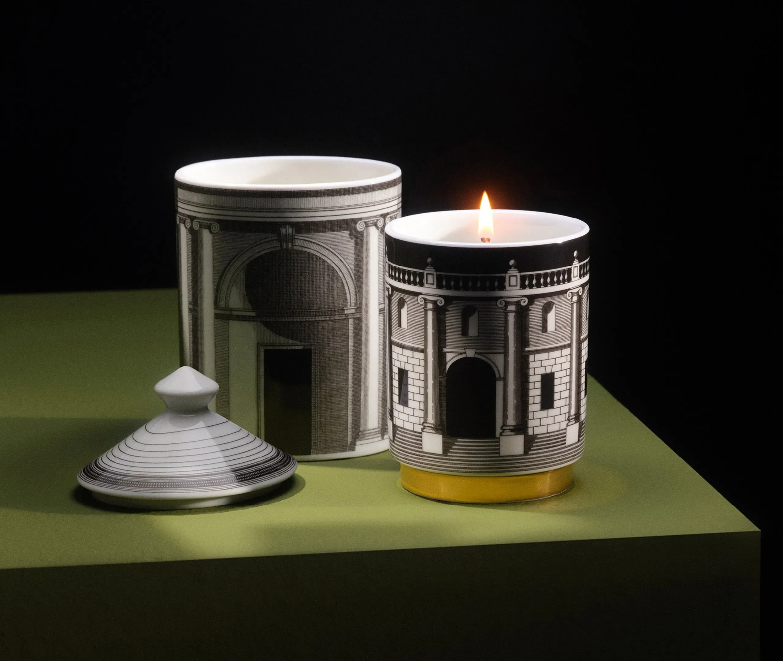 Casa Con Colonne Scented Candle - Gold/Black/White