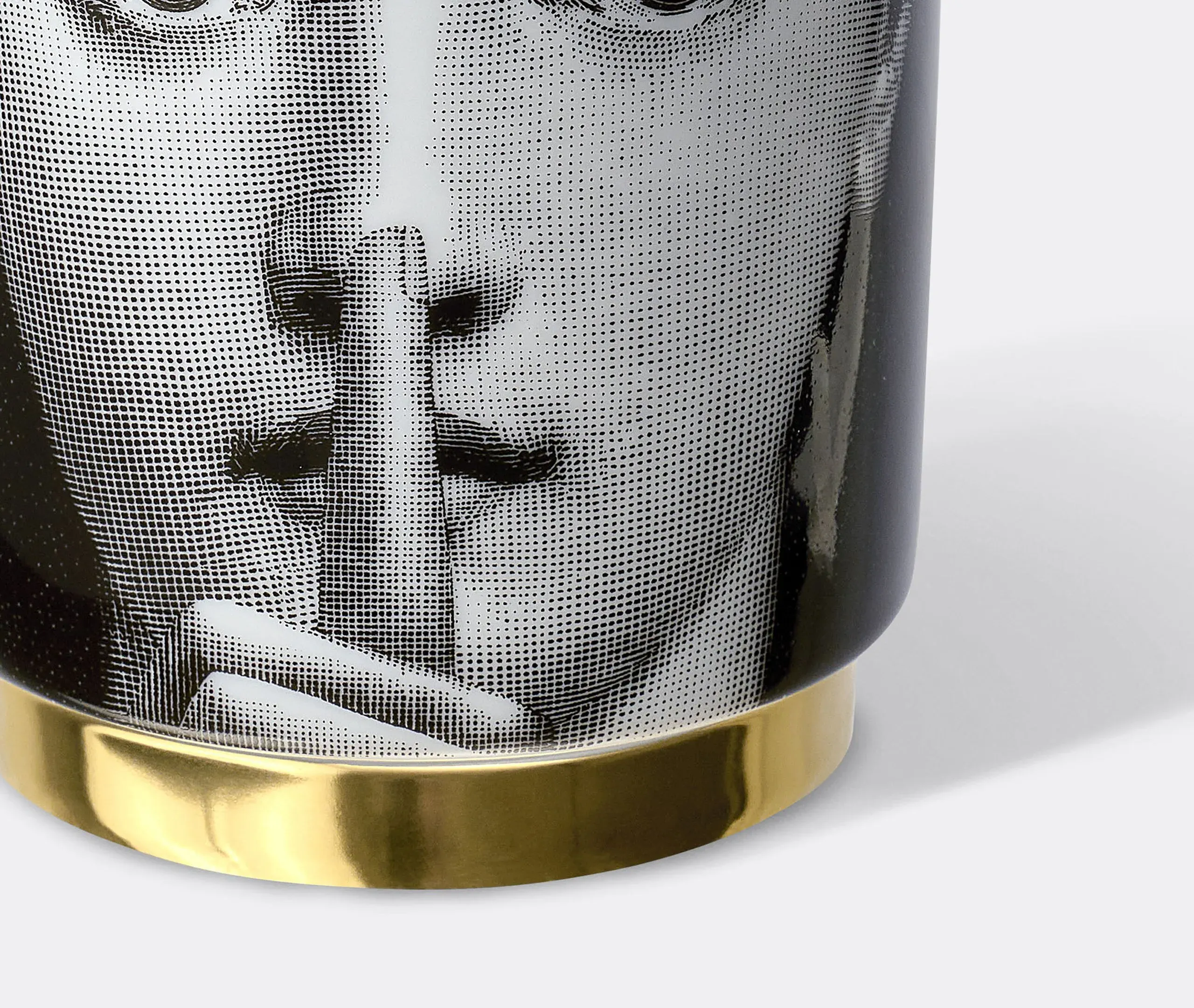 Silenzio Scented Candle - Gold/Black/White, Porcelain