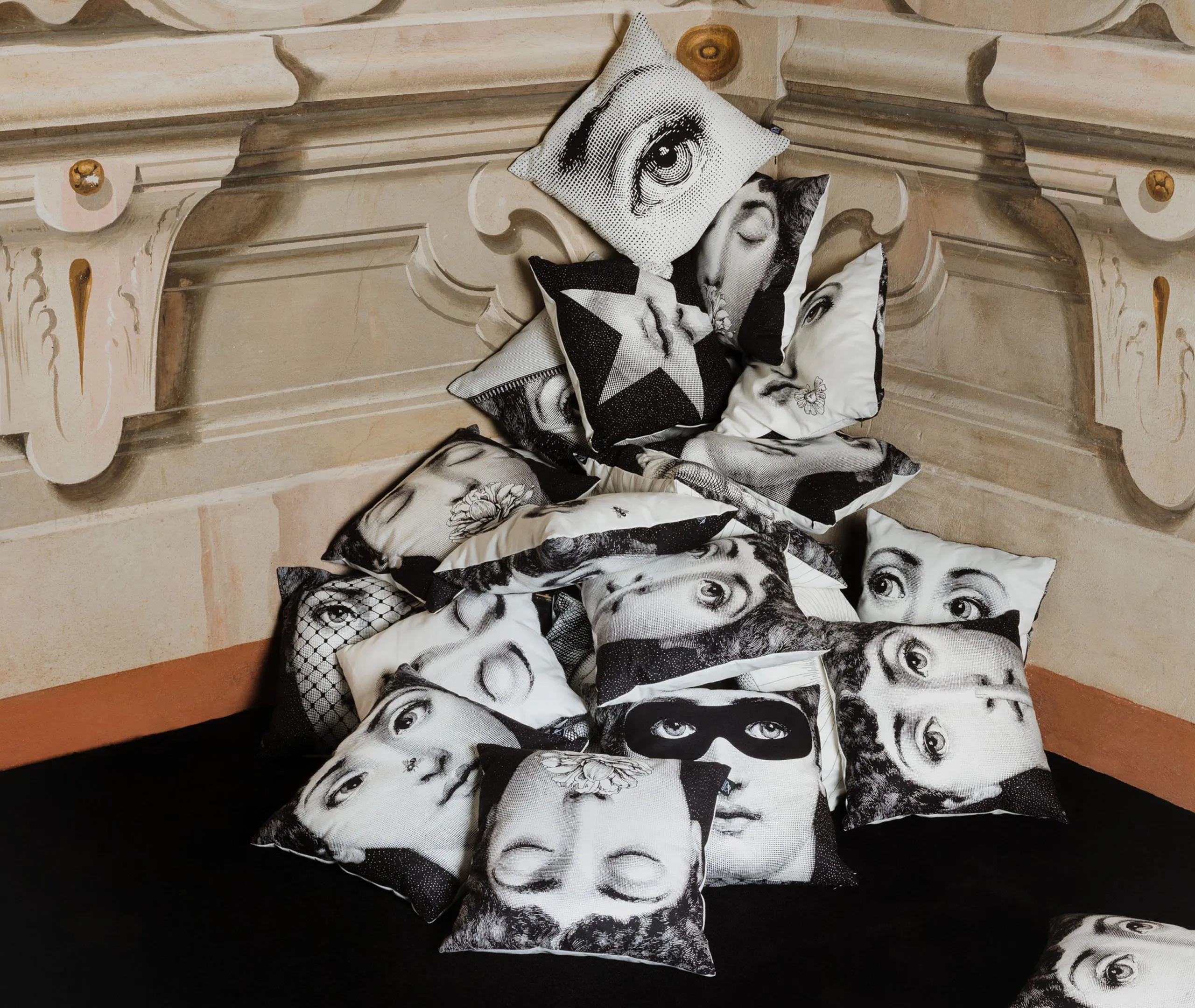 Square Cushion with Face Print - Black, Cotton