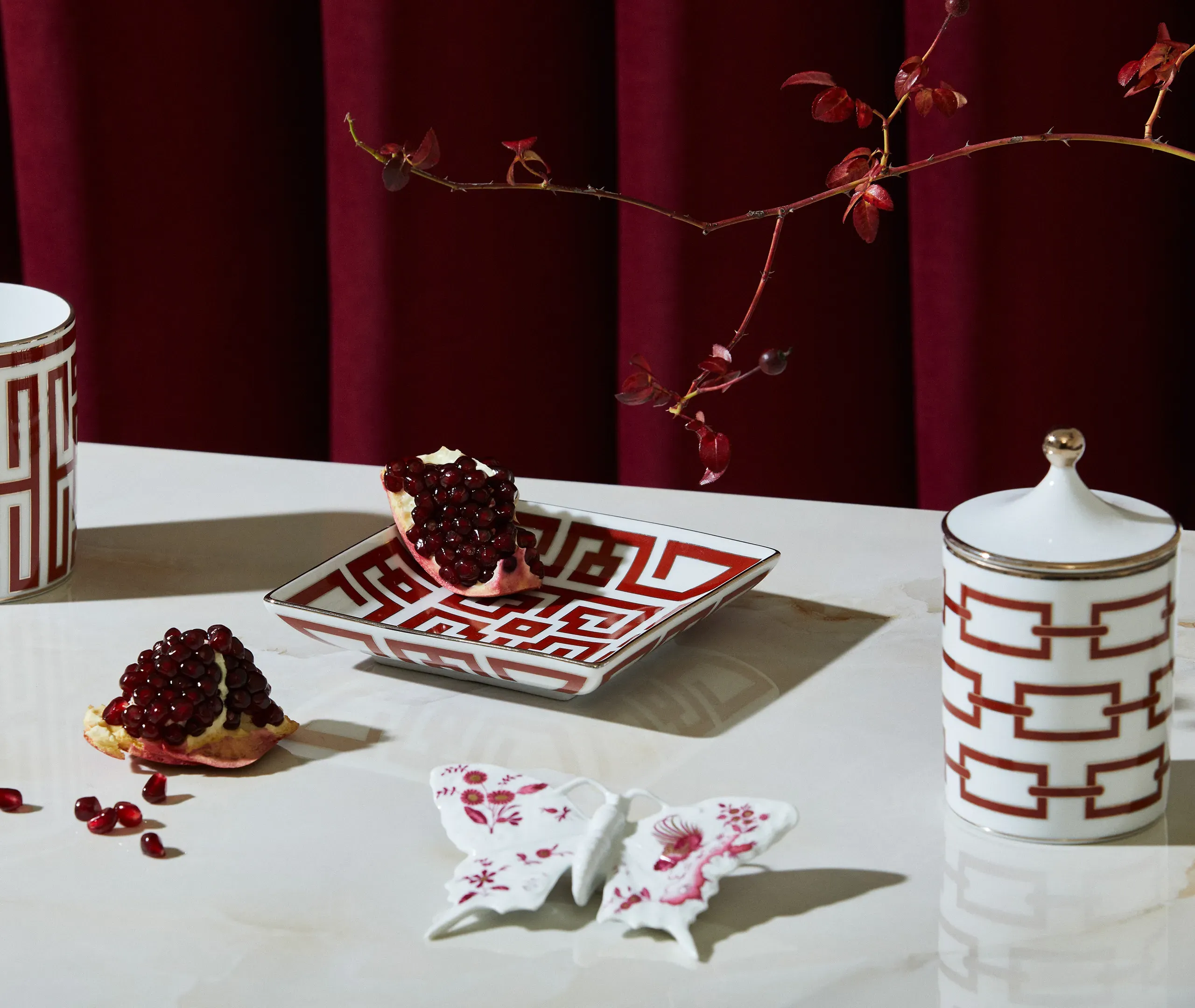 Rose and Saffron Catene Scented Candle - Red, Porcelain