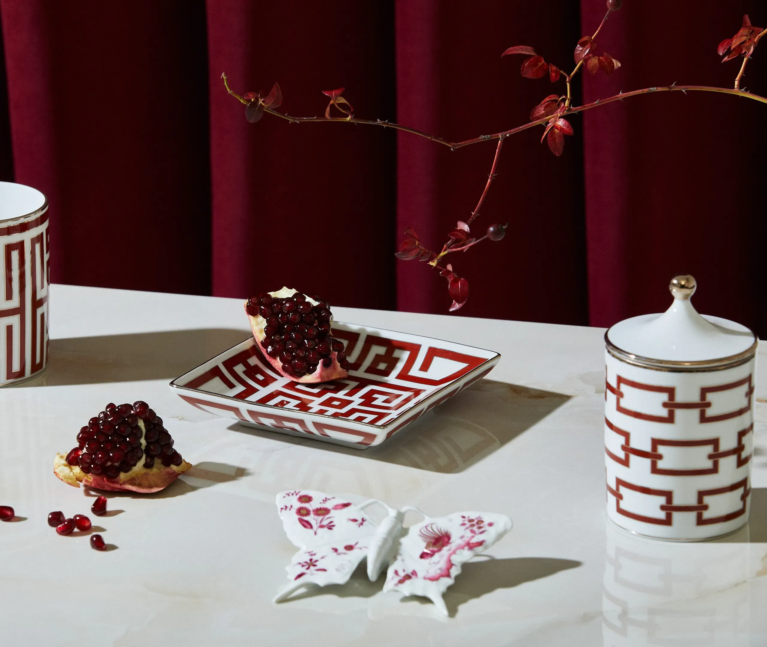 Scented Candle with Chain Design - Red, Porcelain