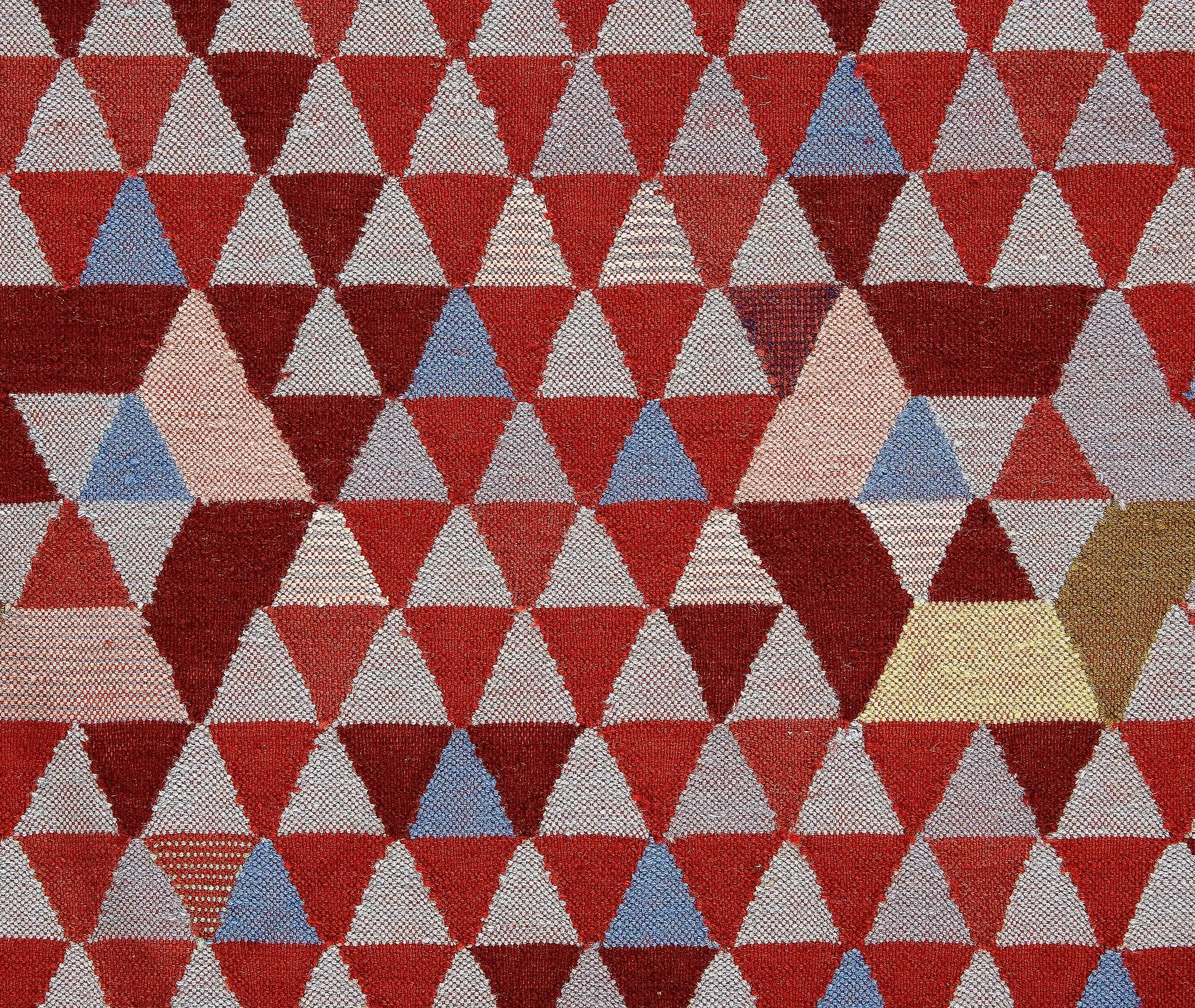 Medium Trianglehex Carpet - Sweet Pink, Wool