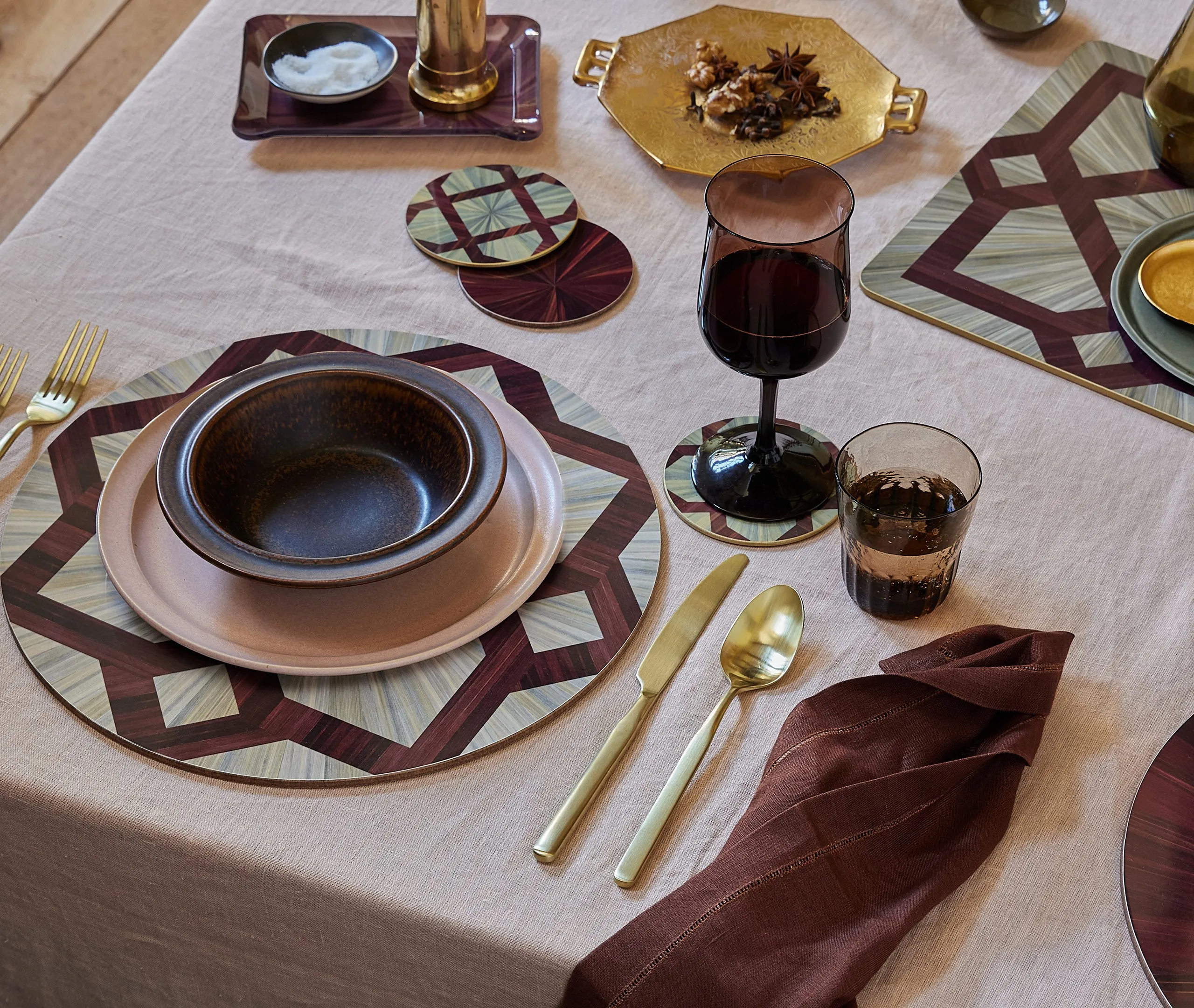 Round Tablemat Set of 2 - Prune, Eucalyptus Wood
